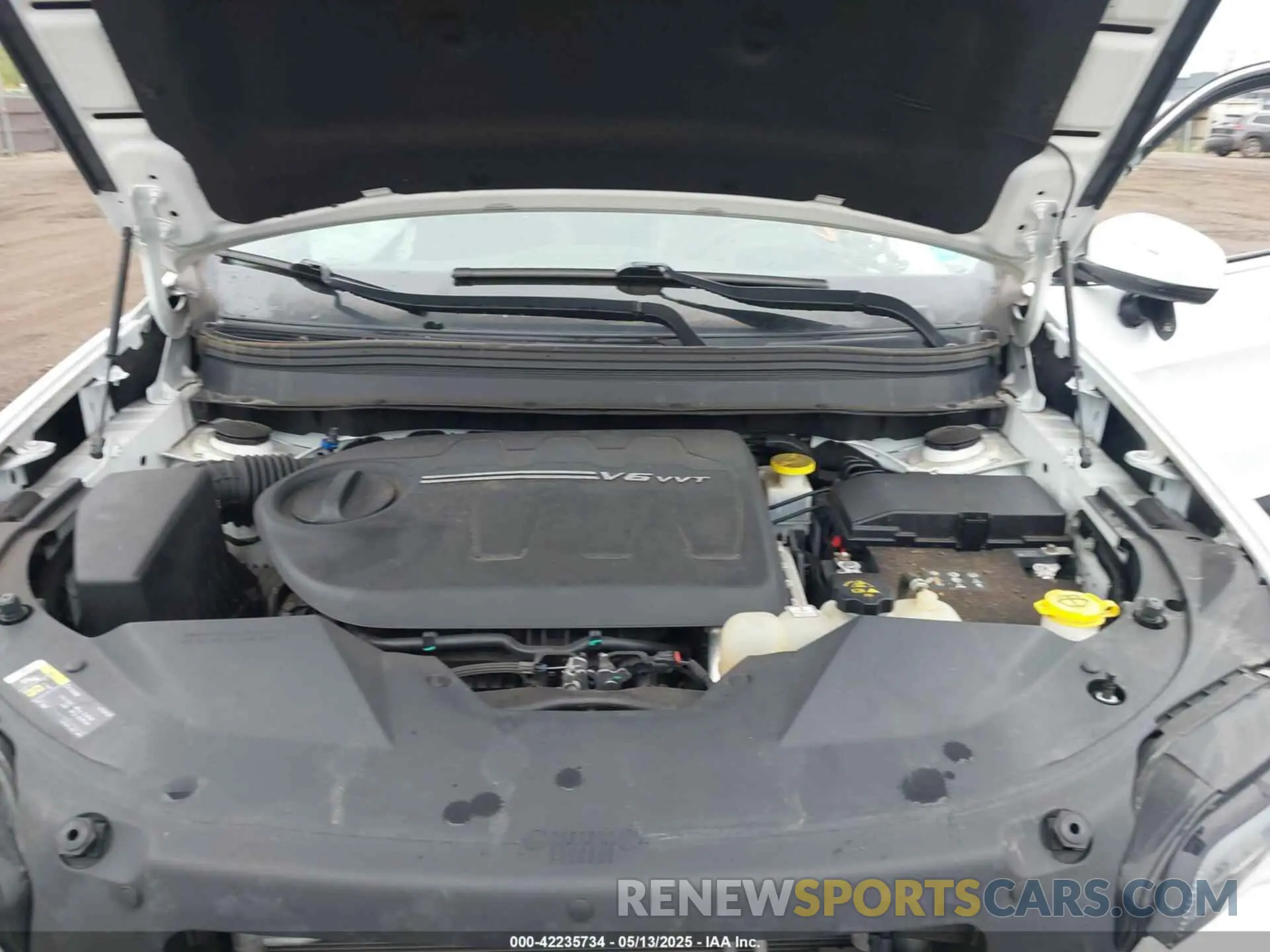 10 Photograph of a damaged car 1C4PJMDX6KD252972 JEEP CHEROKEE 2019