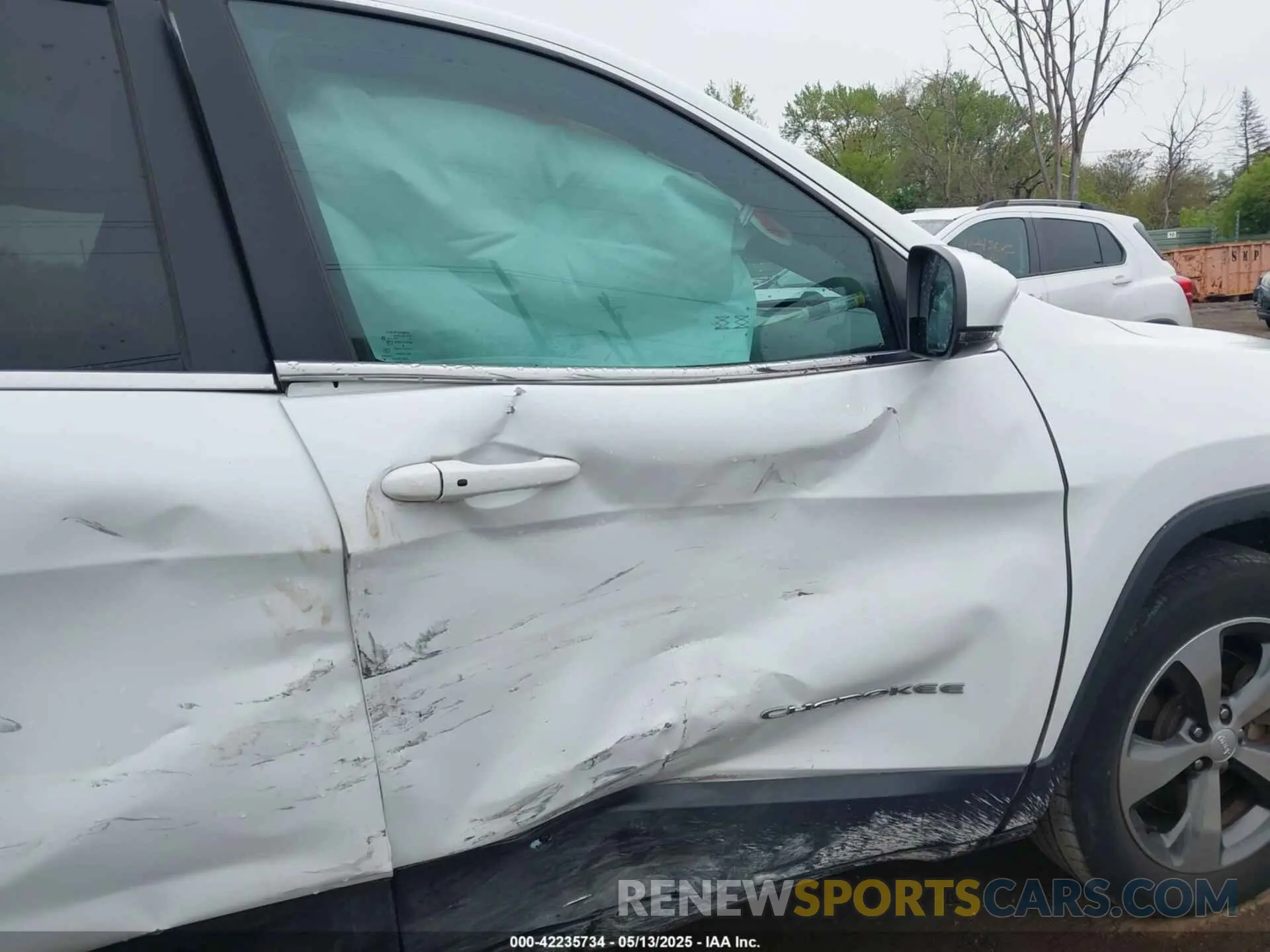 5 Photograph of a damaged car 1C4PJMDX6KD252972 JEEP CHEROKEE 2019
