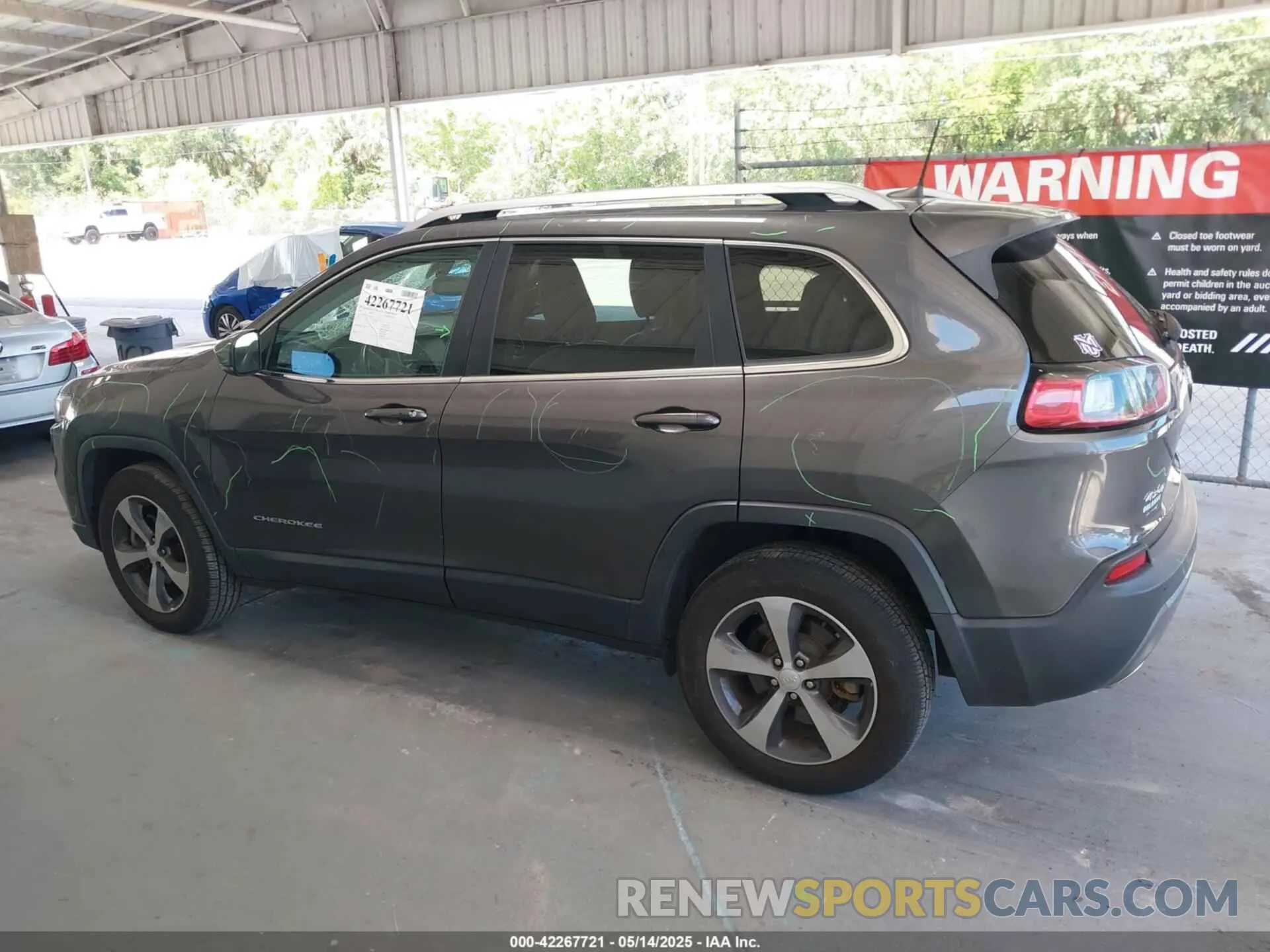 14 Photograph of a damaged car 1C4PJMDX6KD303225 JEEP CHEROKEE 2019