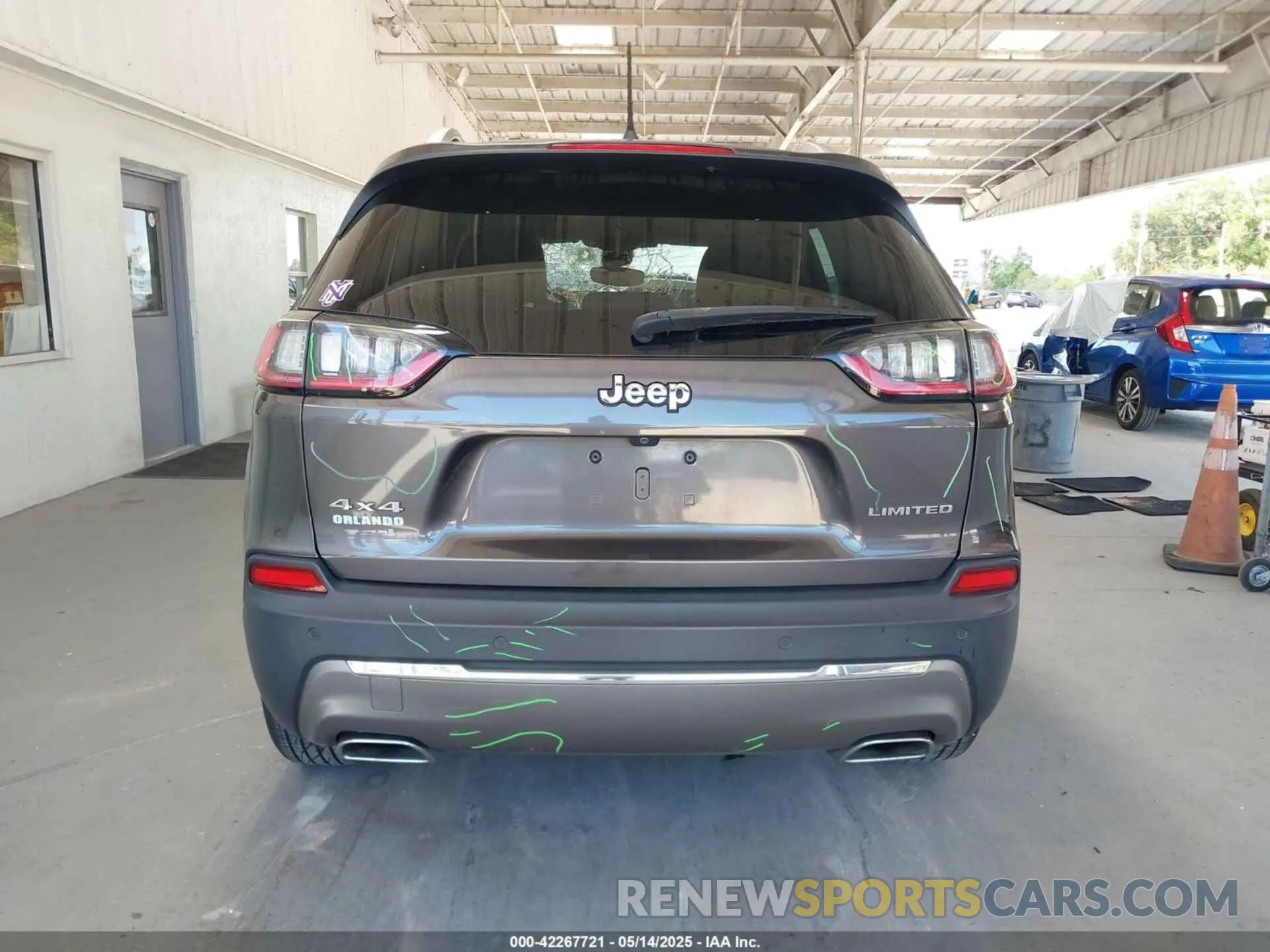 16 Photograph of a damaged car 1C4PJMDX6KD303225 JEEP CHEROKEE 2019