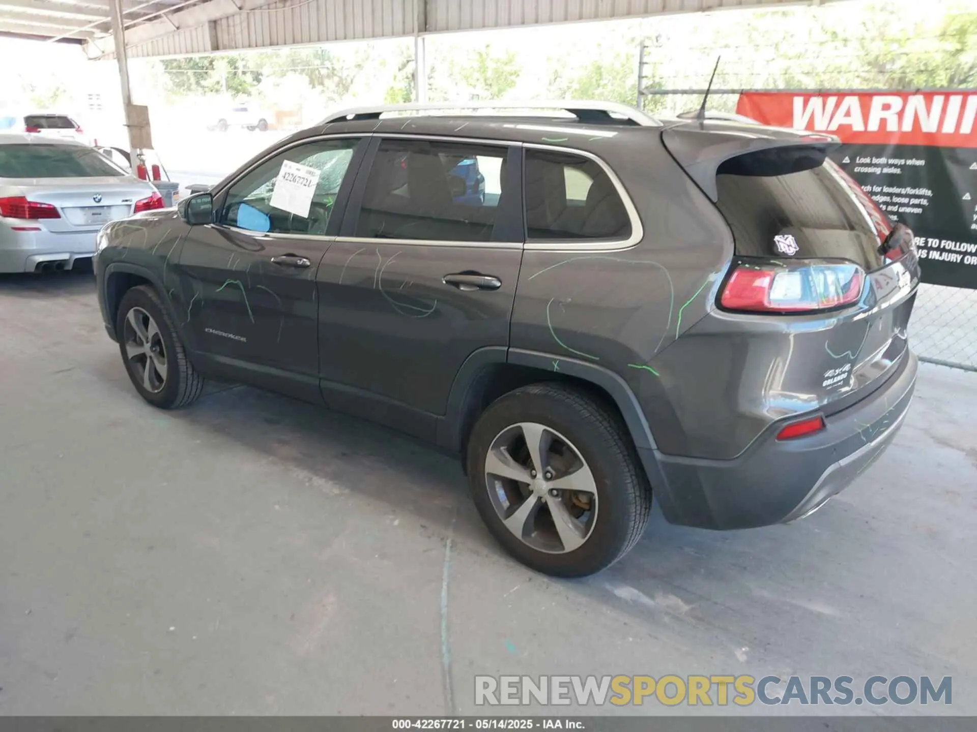 3 Photograph of a damaged car 1C4PJMDX6KD303225 JEEP CHEROKEE 2019