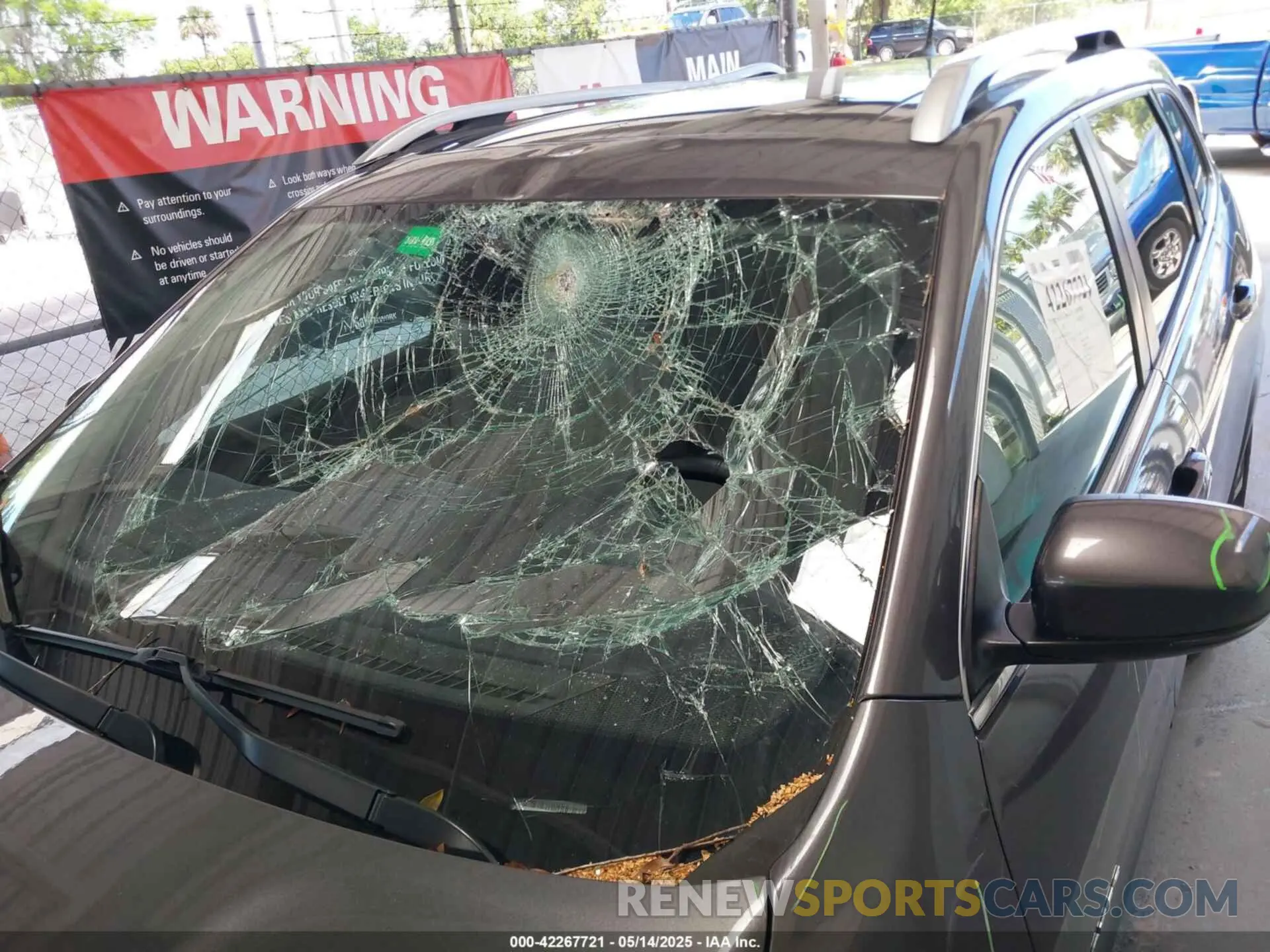 6 Photograph of a damaged car 1C4PJMDX6KD303225 JEEP CHEROKEE 2019