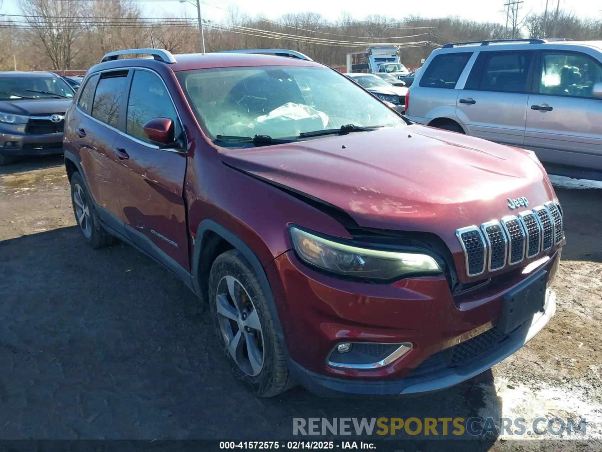 17 Photograph of a damaged car 1C4PJMDX6KD337276 JEEP CHEROKEE 2019