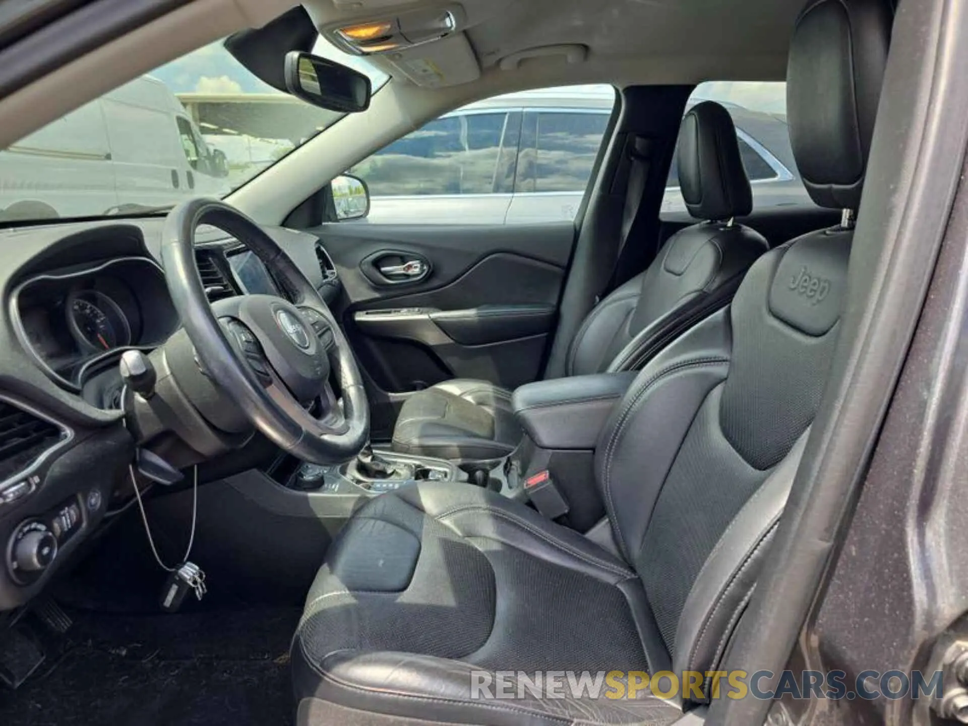 14 Photograph of a damaged car 1C4PJMDX6KD373808 JEEP CHEROKEE 2019