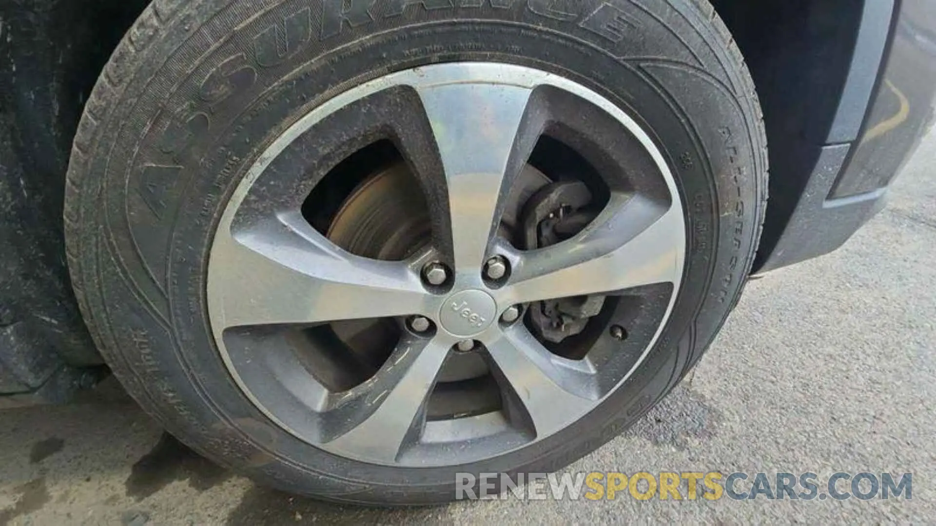 15 Photograph of a damaged car 1C4PJMDX6KD373808 JEEP CHEROKEE 2019
