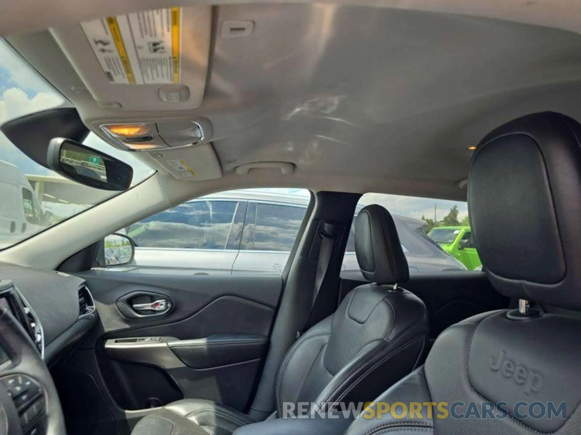 16 Photograph of a damaged car 1C4PJMDX6KD373808 JEEP CHEROKEE 2019