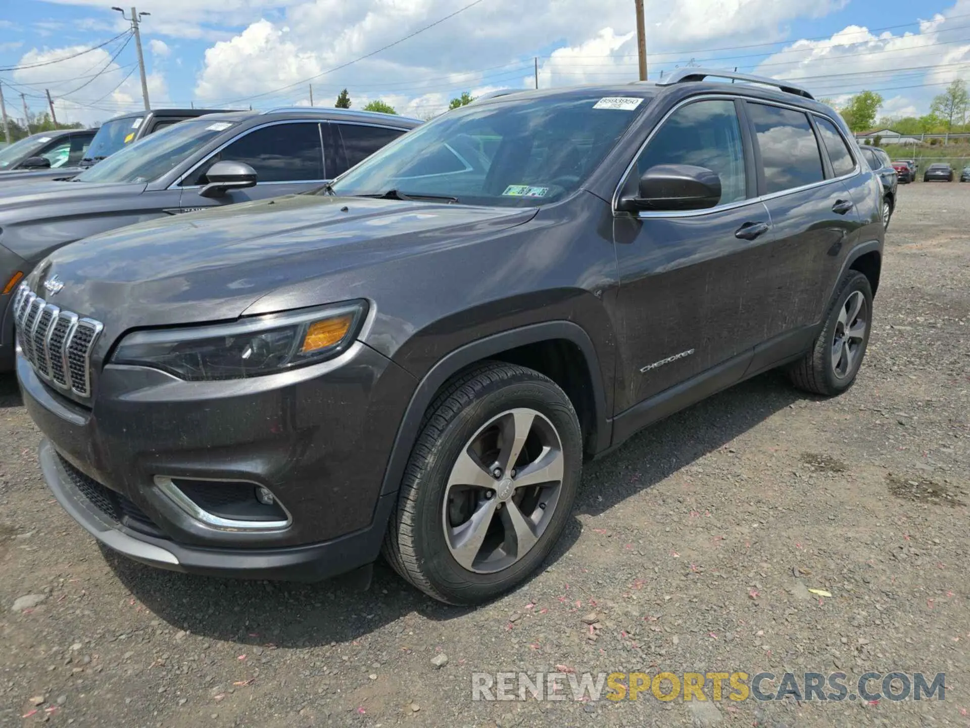 17 Photograph of a damaged car 1C4PJMDX6KD373808 JEEP CHEROKEE 2019