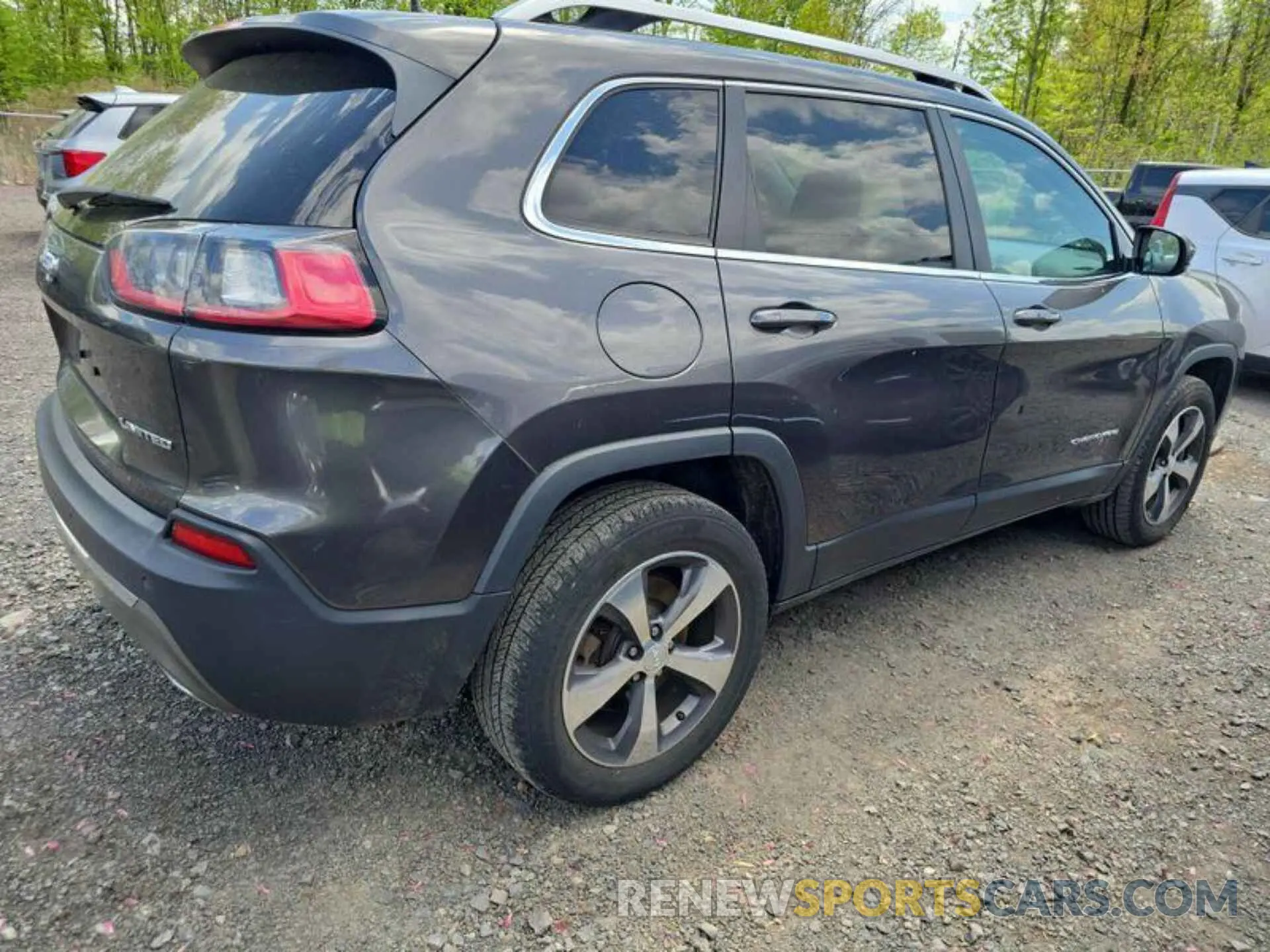 21 Photograph of a damaged car 1C4PJMDX6KD373808 JEEP CHEROKEE 2019