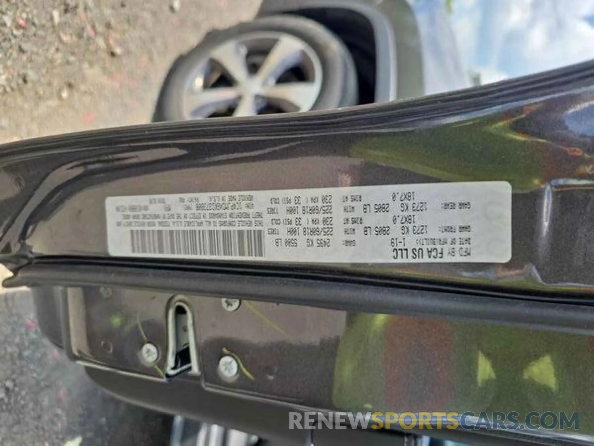 9 Photograph of a damaged car 1C4PJMDX6KD373808 JEEP CHEROKEE 2019
