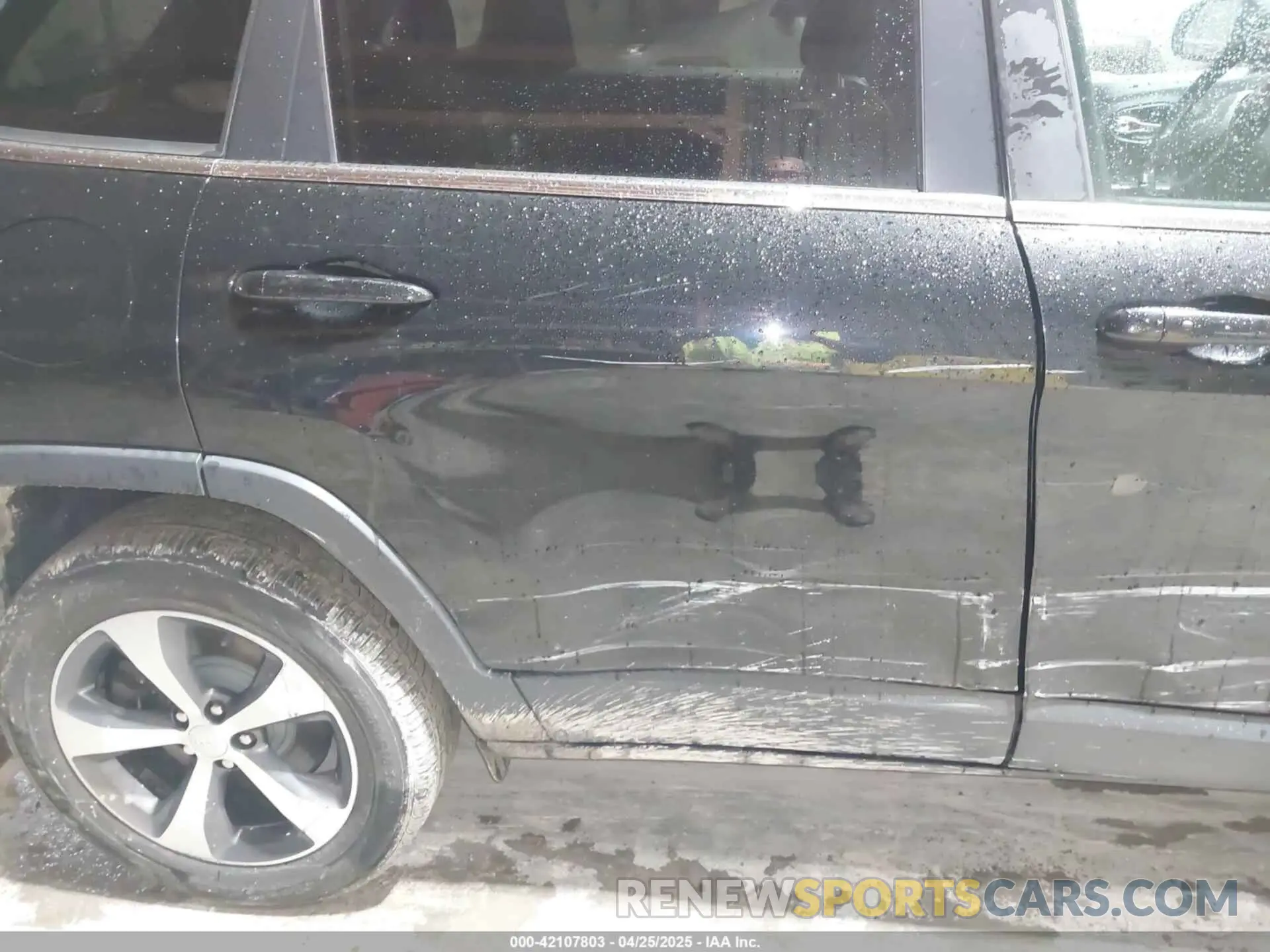 12 Photograph of a damaged car 1C4PJMDX6KD427429 JEEP CHEROKEE 2019