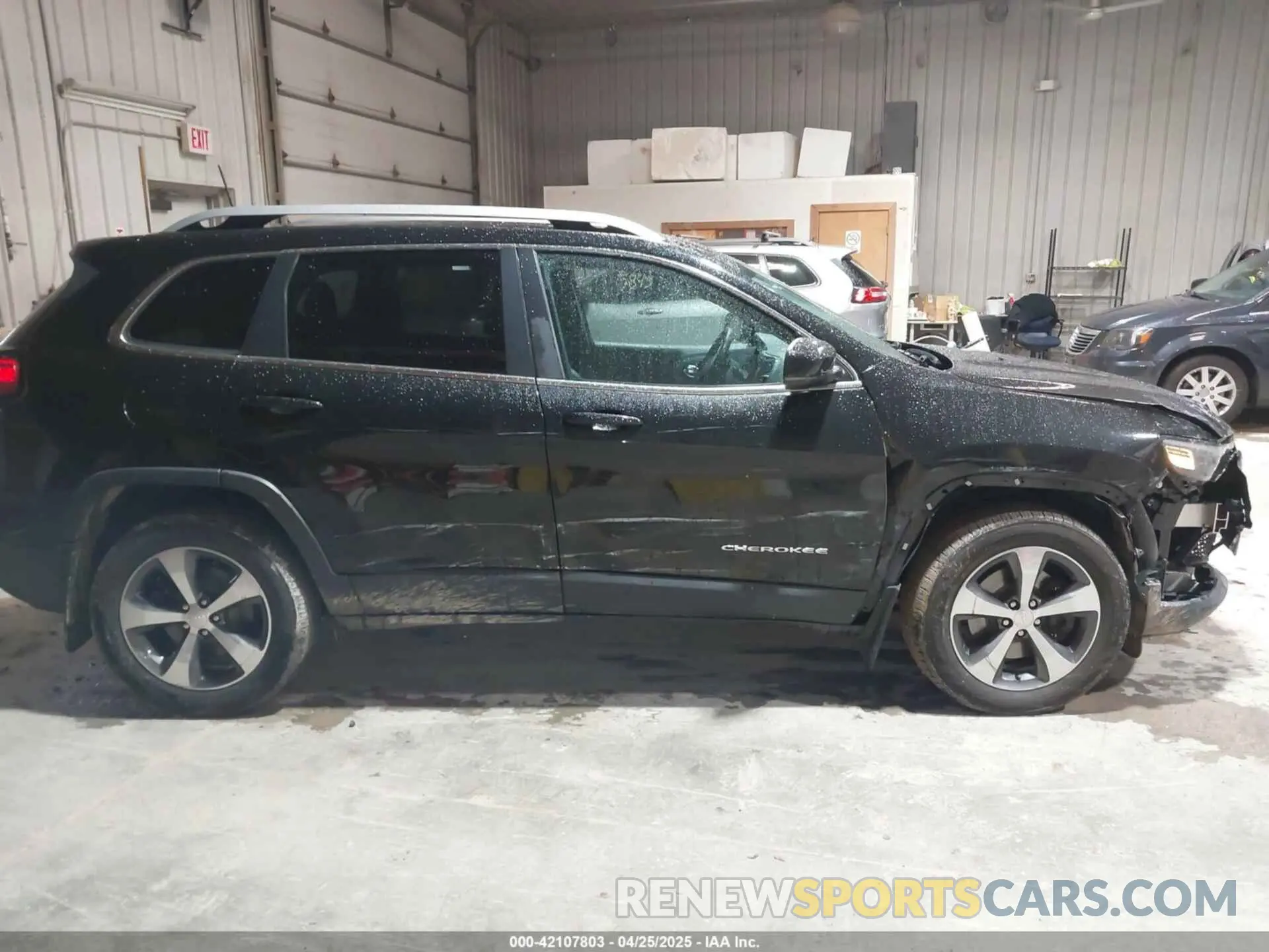 14 Photograph of a damaged car 1C4PJMDX6KD427429 JEEP CHEROKEE 2019