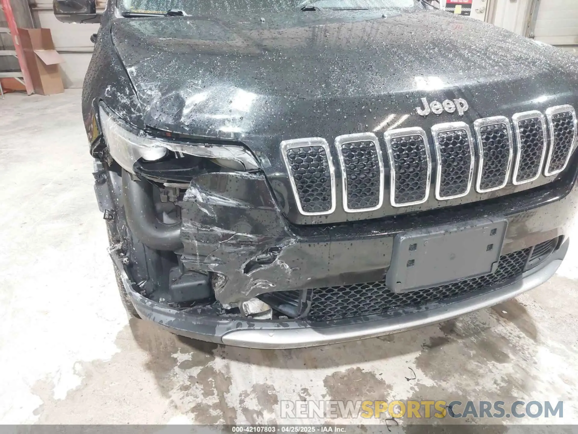 18 Photograph of a damaged car 1C4PJMDX6KD427429 JEEP CHEROKEE 2019