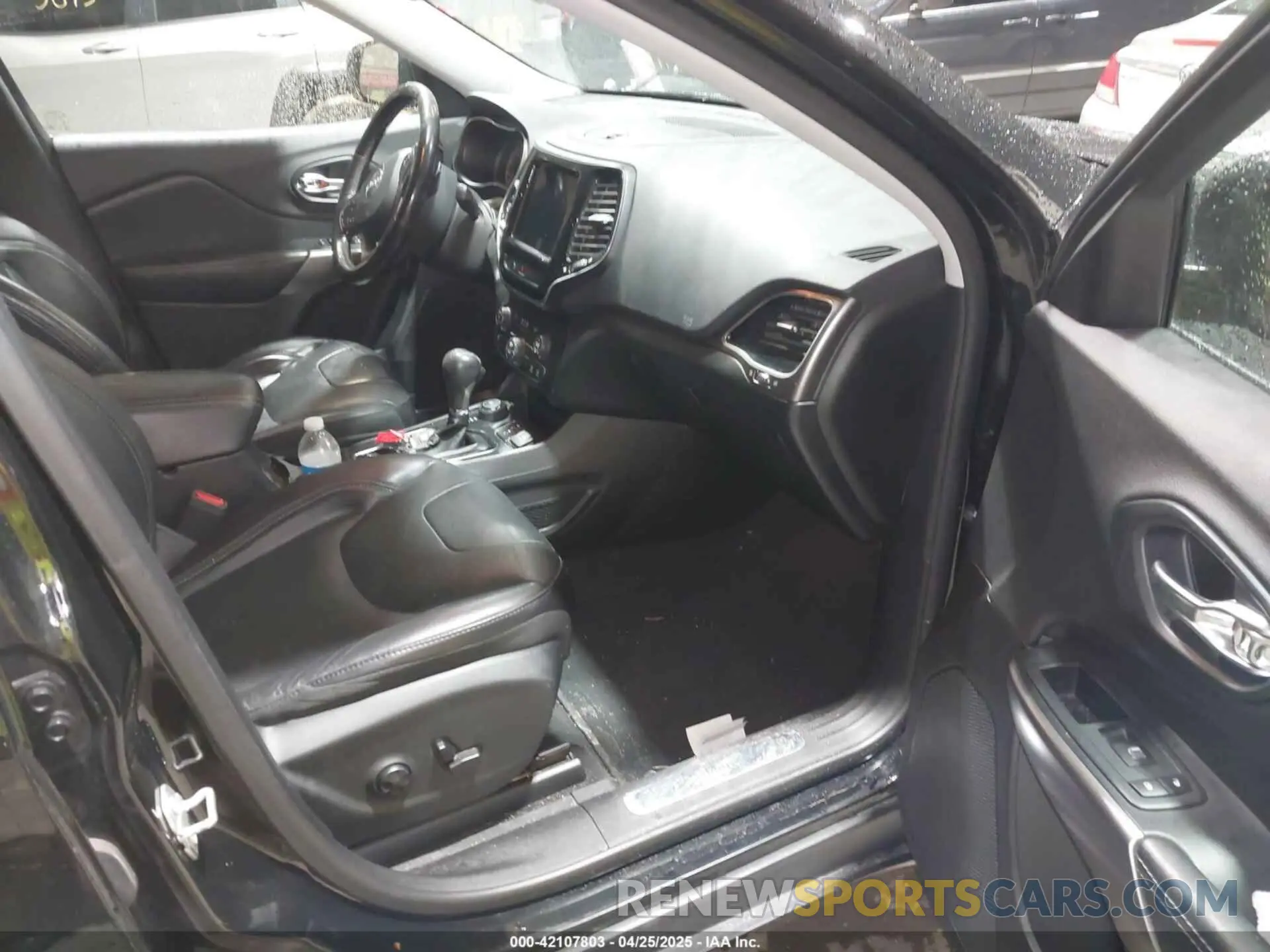 5 Photograph of a damaged car 1C4PJMDX6KD427429 JEEP CHEROKEE 2019