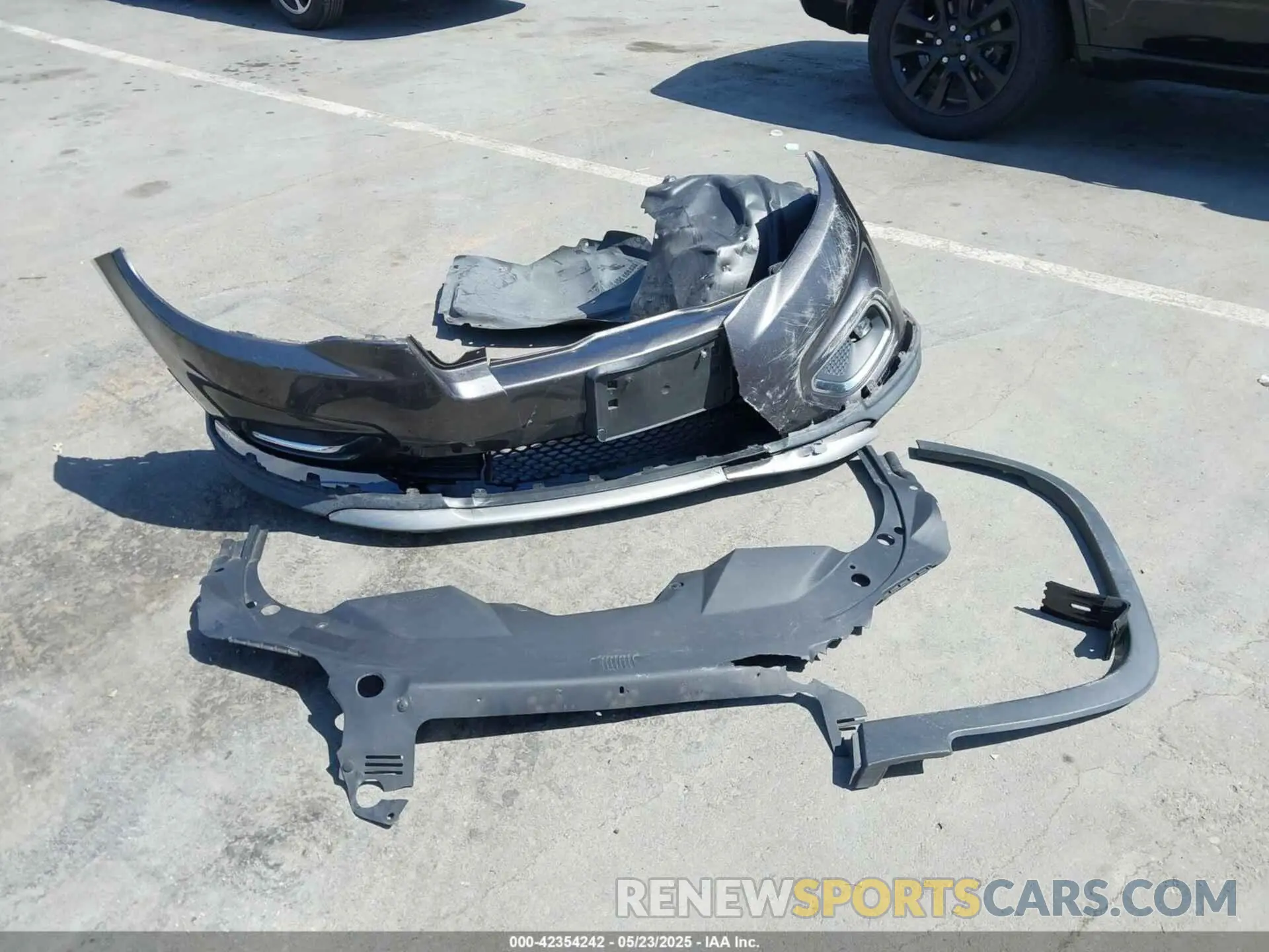 12 Photograph of a damaged car 1C4PJMDX7KD167722 JEEP CHEROKEE 2019