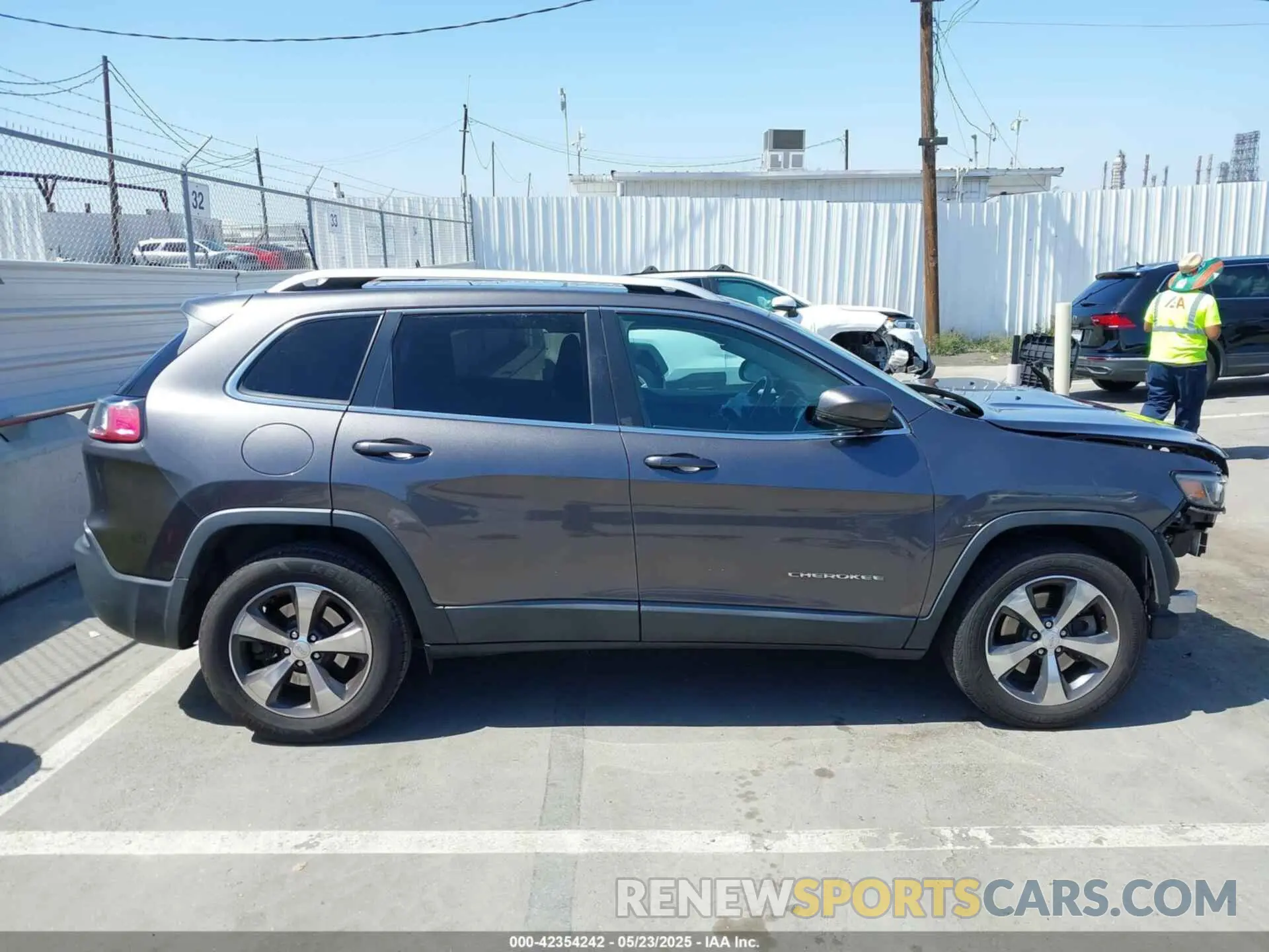 14 Photograph of a damaged car 1C4PJMDX7KD167722 JEEP CHEROKEE 2019