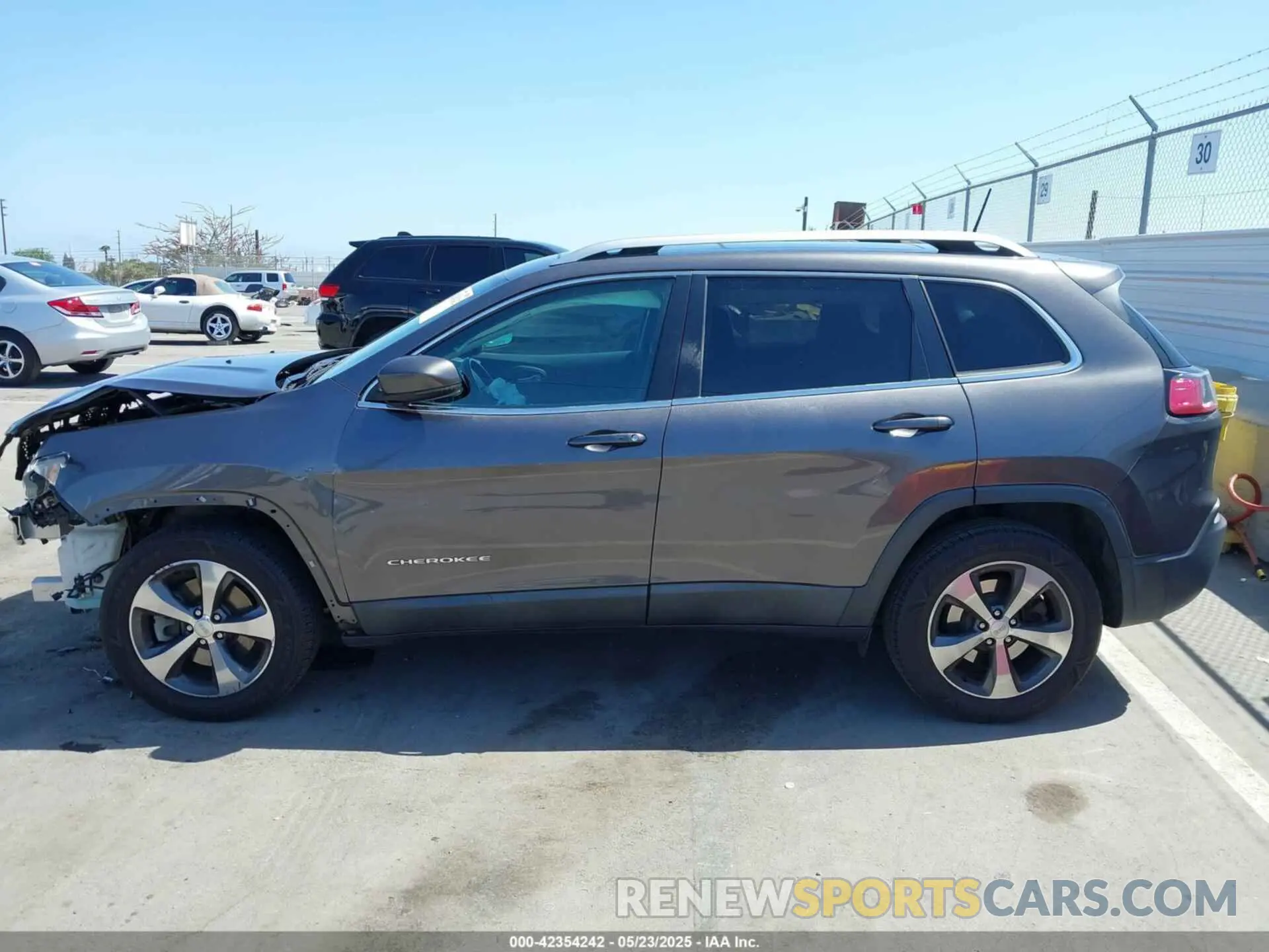 15 Photograph of a damaged car 1C4PJMDX7KD167722 JEEP CHEROKEE 2019