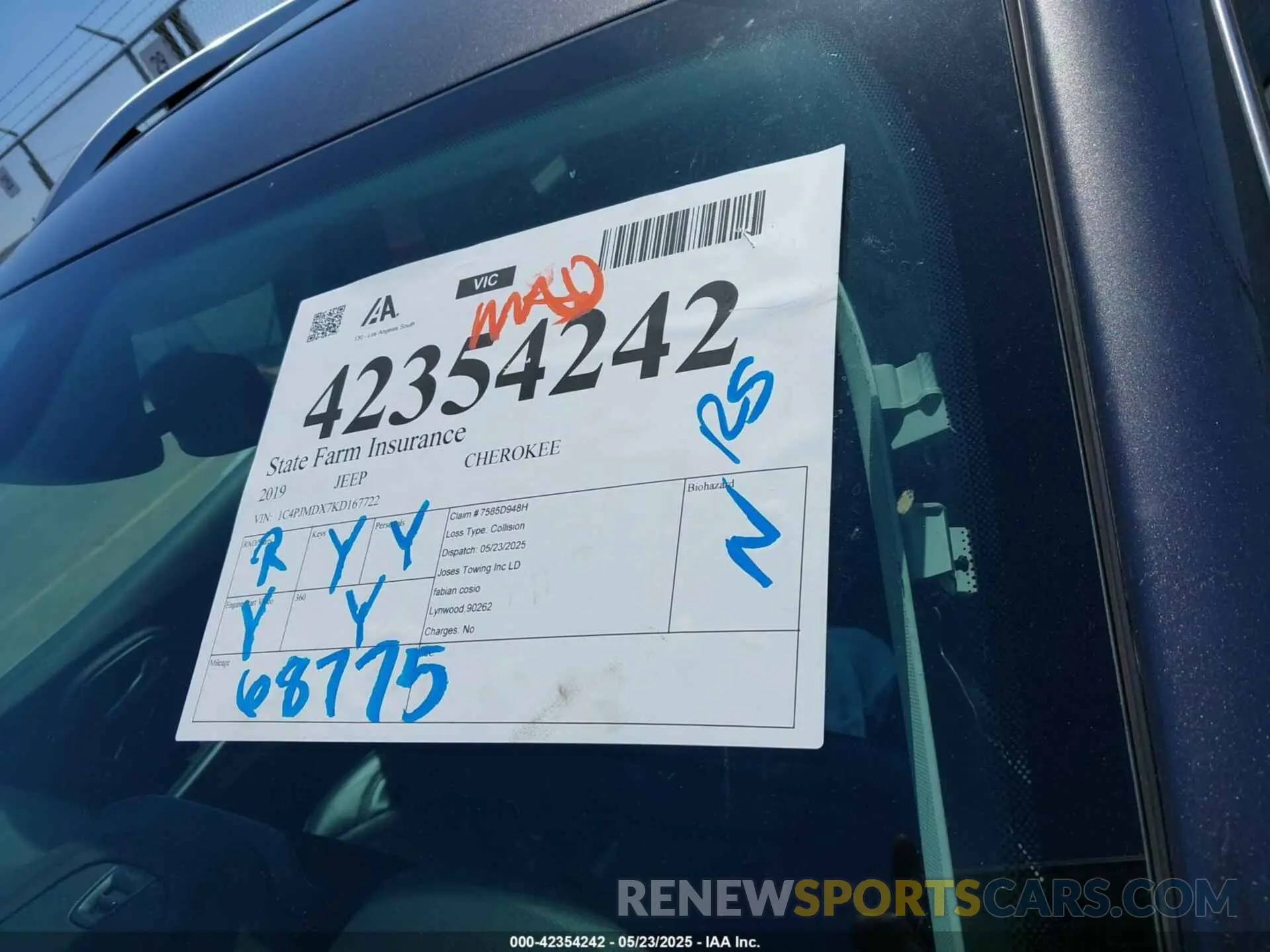 18 Photograph of a damaged car 1C4PJMDX7KD167722 JEEP CHEROKEE 2019