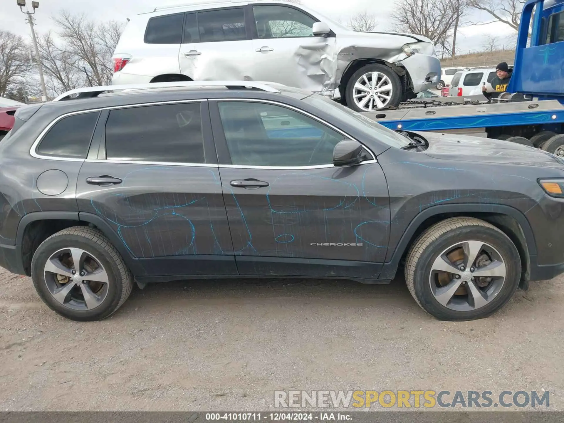 13 Photograph of a damaged car 1C4PJMDX7KD323421 JEEP CHEROKEE 2019