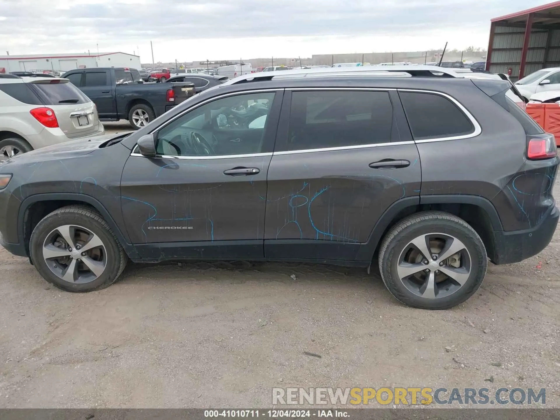 14 Photograph of a damaged car 1C4PJMDX7KD323421 JEEP CHEROKEE 2019