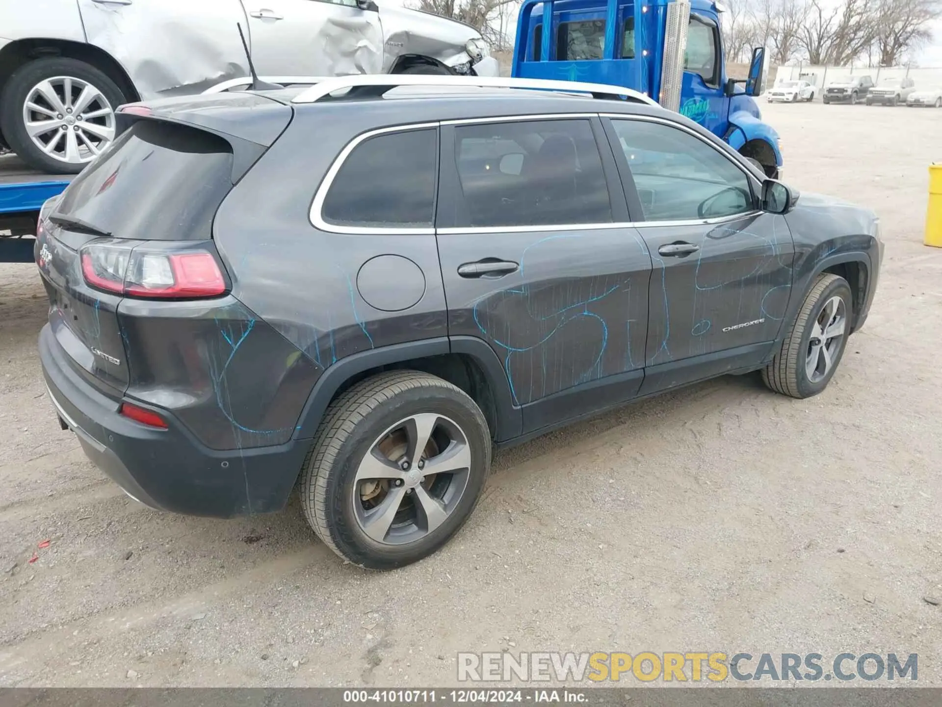 4 Photograph of a damaged car 1C4PJMDX7KD323421 JEEP CHEROKEE 2019
