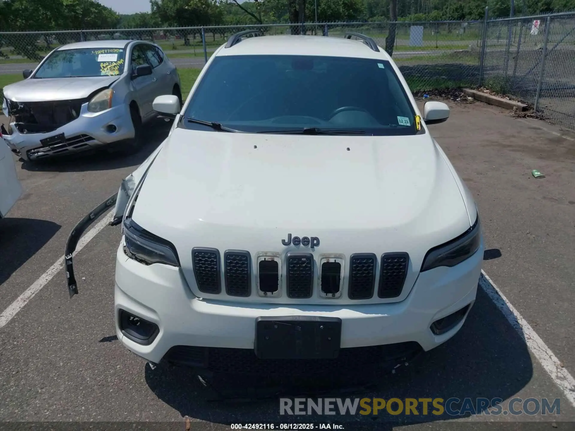 12 Photograph of a damaged car 1C4PJMDX7KD371114 JEEP CHEROKEE 2019