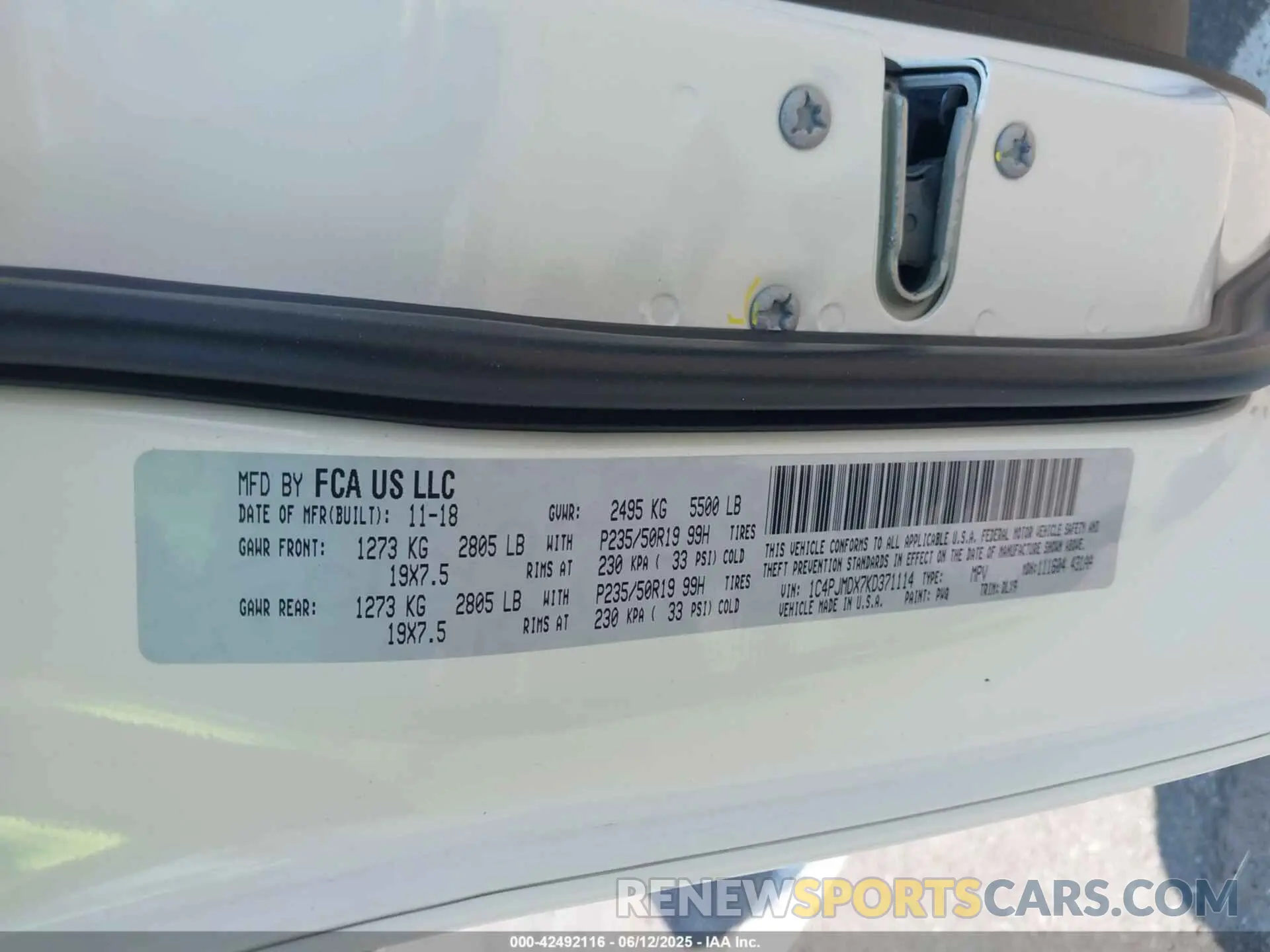 9 Photograph of a damaged car 1C4PJMDX7KD371114 JEEP CHEROKEE 2019