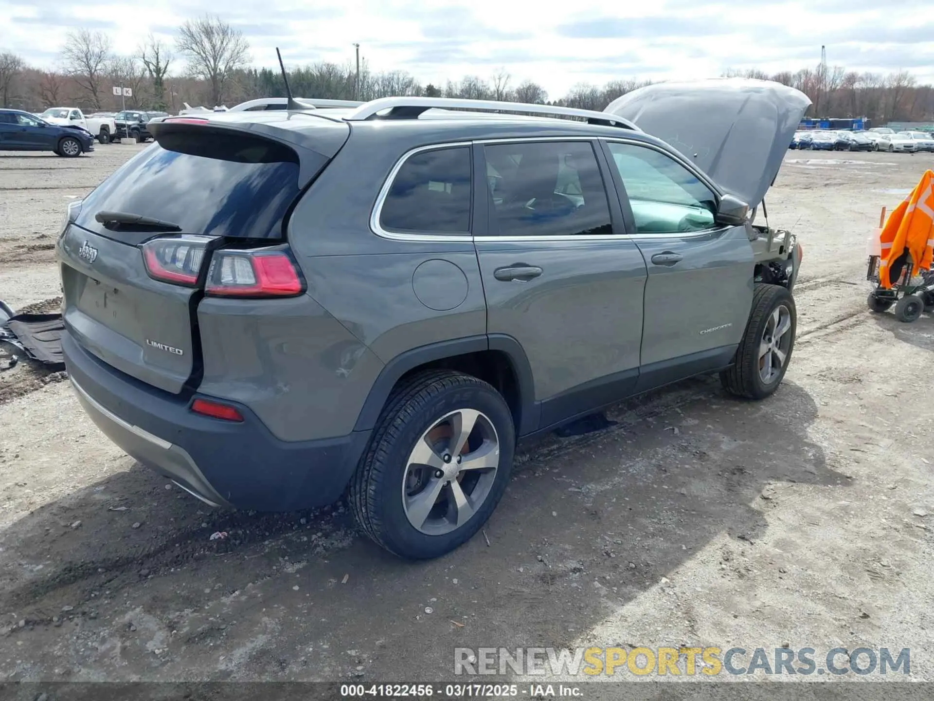 4 Photograph of a damaged car 1C4PJMDX7KD458933 JEEP CHEROKEE 2019