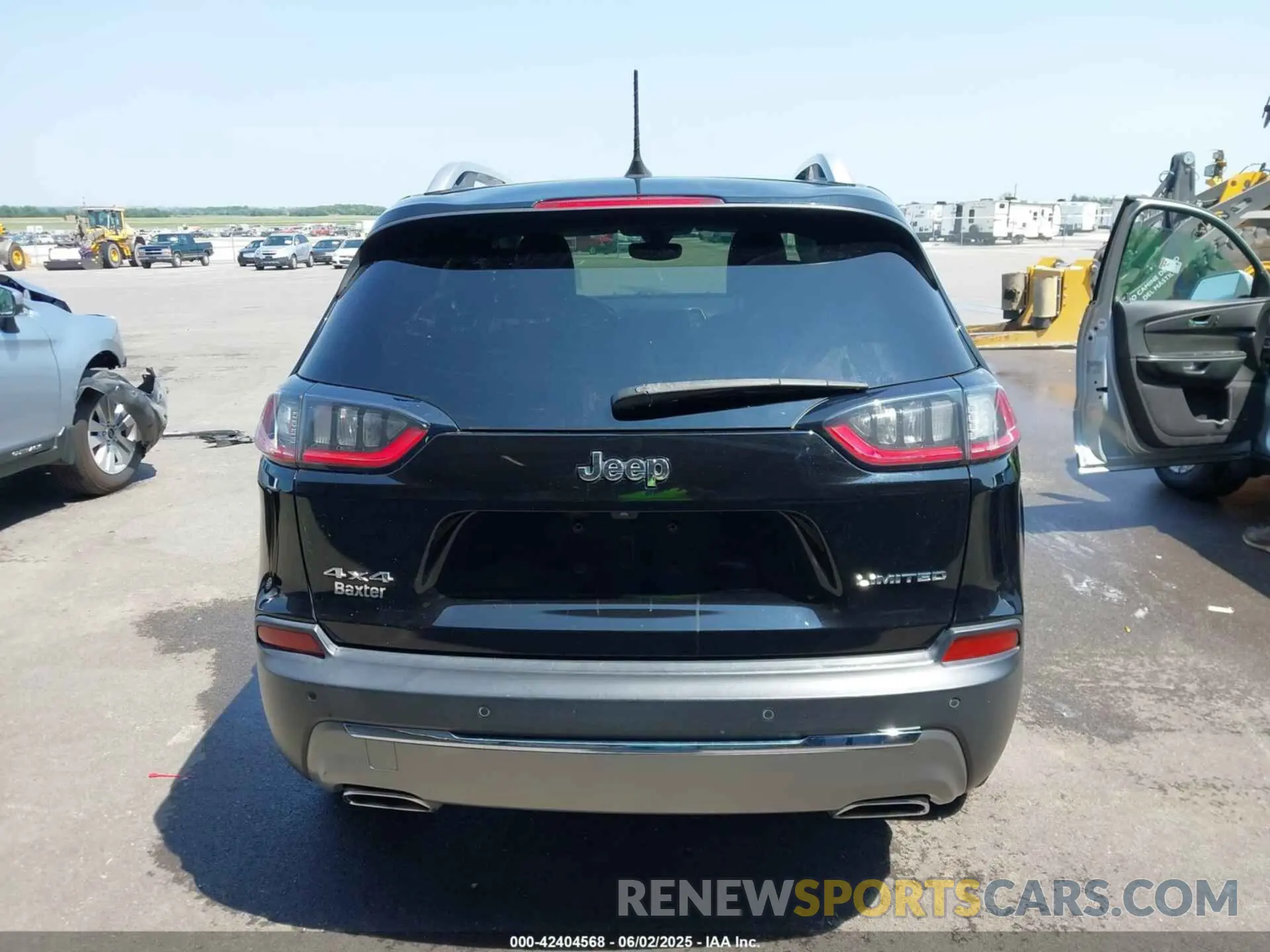 17 Photograph of a damaged car 1C4PJMDX7KD467521 JEEP CHEROKEE 2019