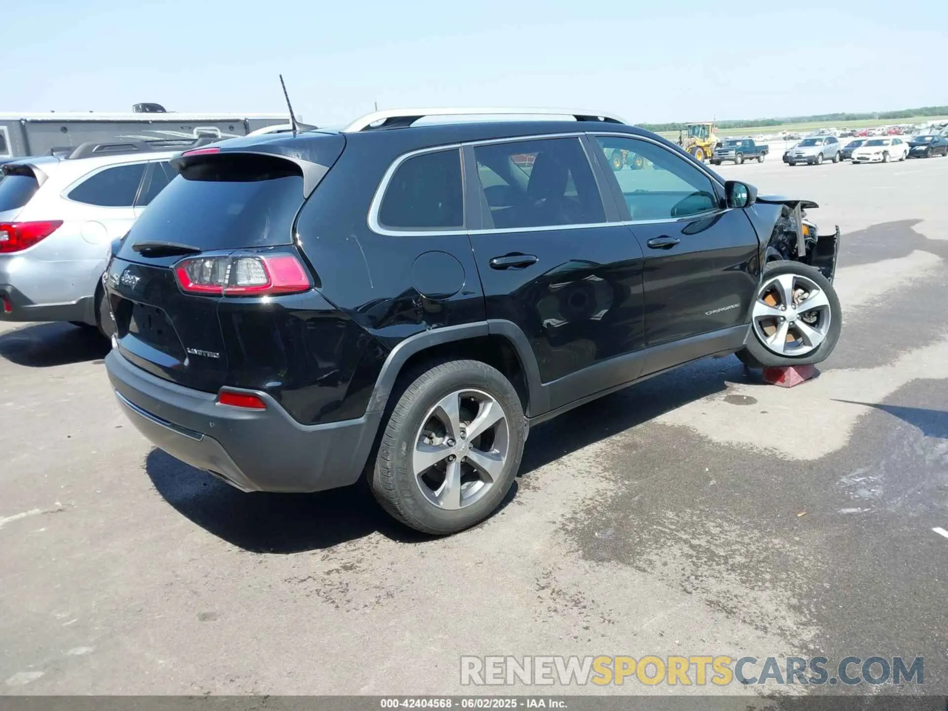 4 Photograph of a damaged car 1C4PJMDX7KD467521 JEEP CHEROKEE 2019