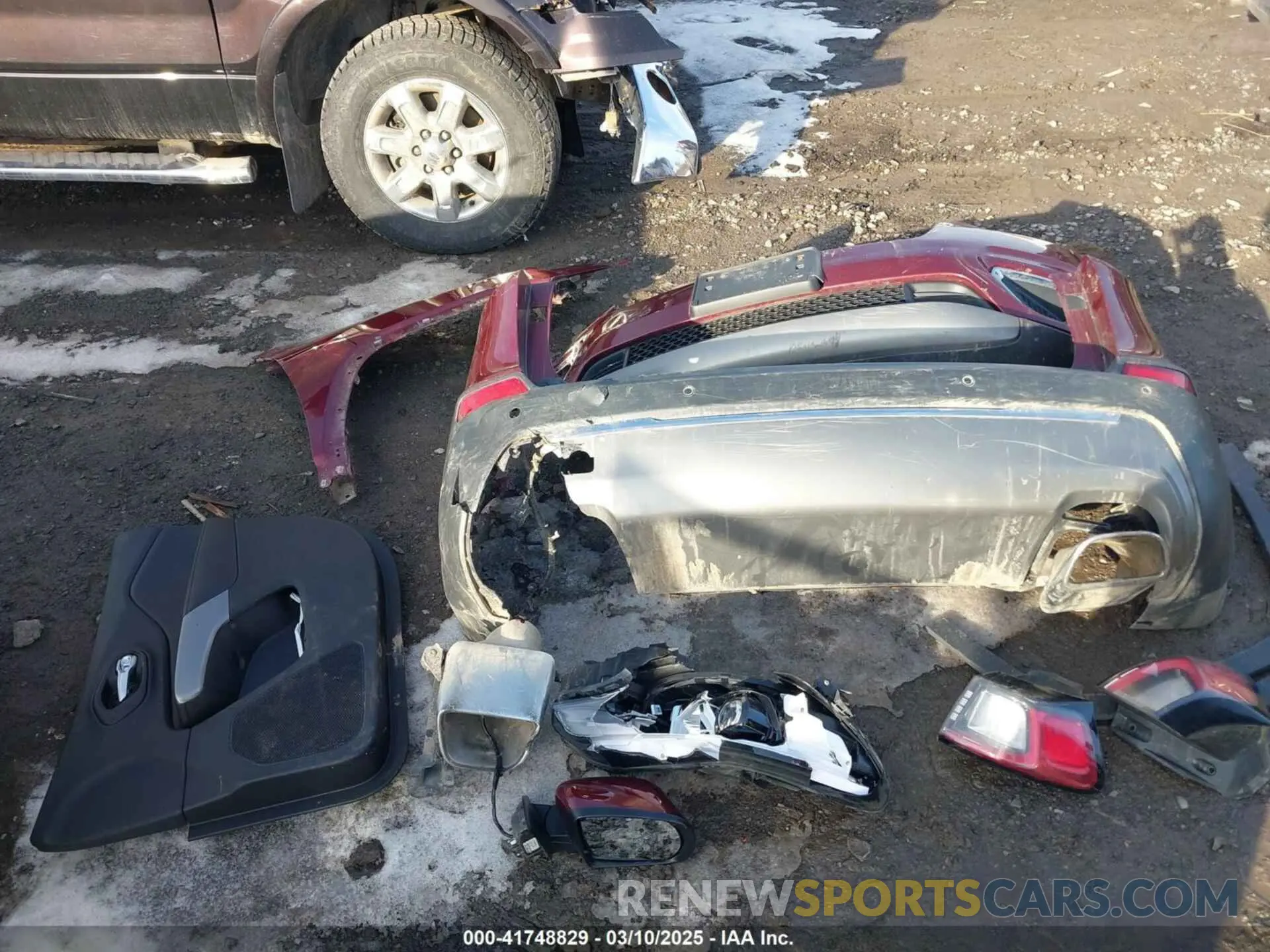 12 Photograph of a damaged car 1C4PJMDX8KD121008 JEEP CHEROKEE 2019