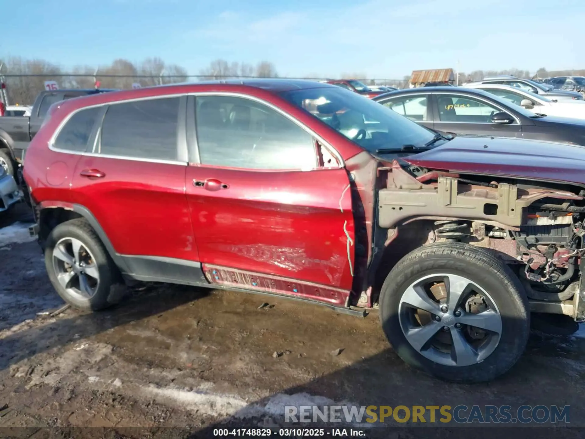 14 Photograph of a damaged car 1C4PJMDX8KD121008 JEEP CHEROKEE 2019