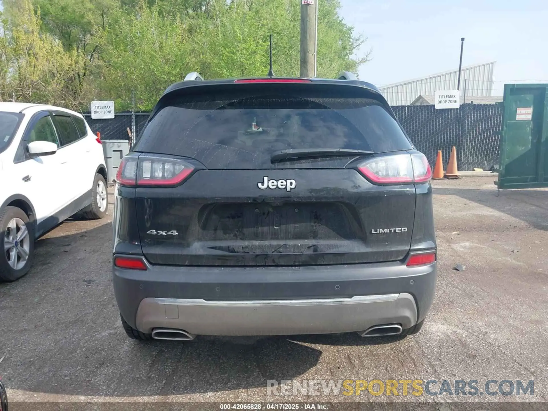 15 Photograph of a damaged car 1C4PJMDX8KD186411 JEEP CHEROKEE 2019