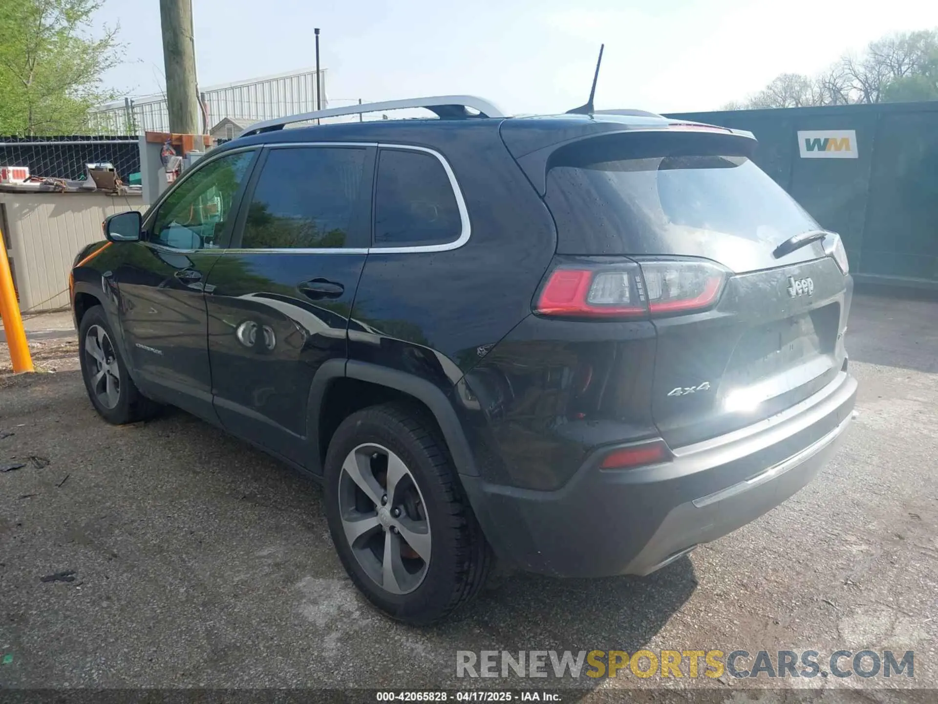 3 Photograph of a damaged car 1C4PJMDX8KD186411 JEEP CHEROKEE 2019
