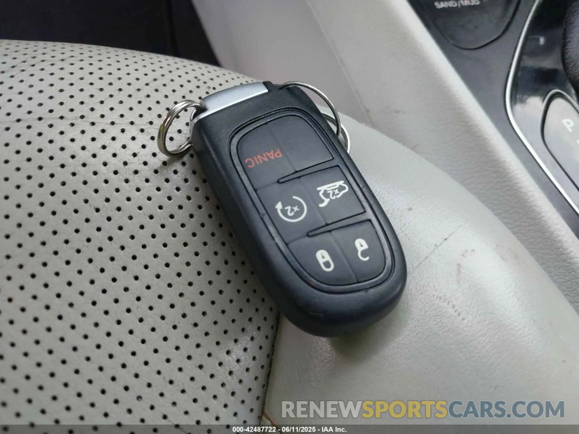 11 Photograph of a damaged car 1C4PJMDX8KD229354 JEEP CHEROKEE 2019