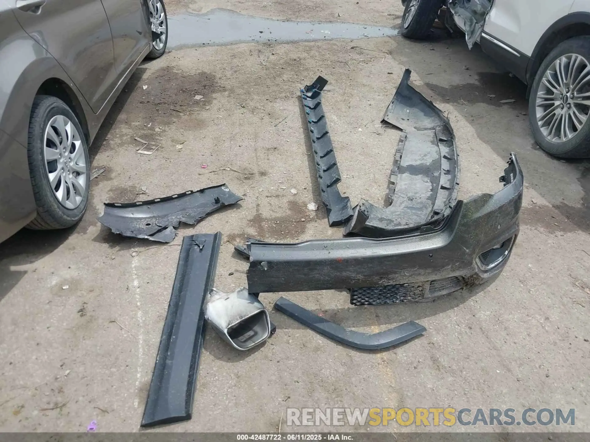 12 Photograph of a damaged car 1C4PJMDX8KD229354 JEEP CHEROKEE 2019