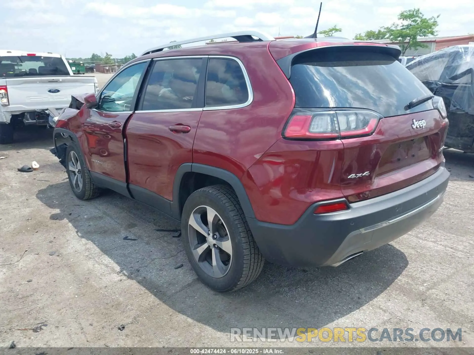 3 Photograph of a damaged car 1C4PJMDX8KD230388 JEEP CHEROKEE 2019