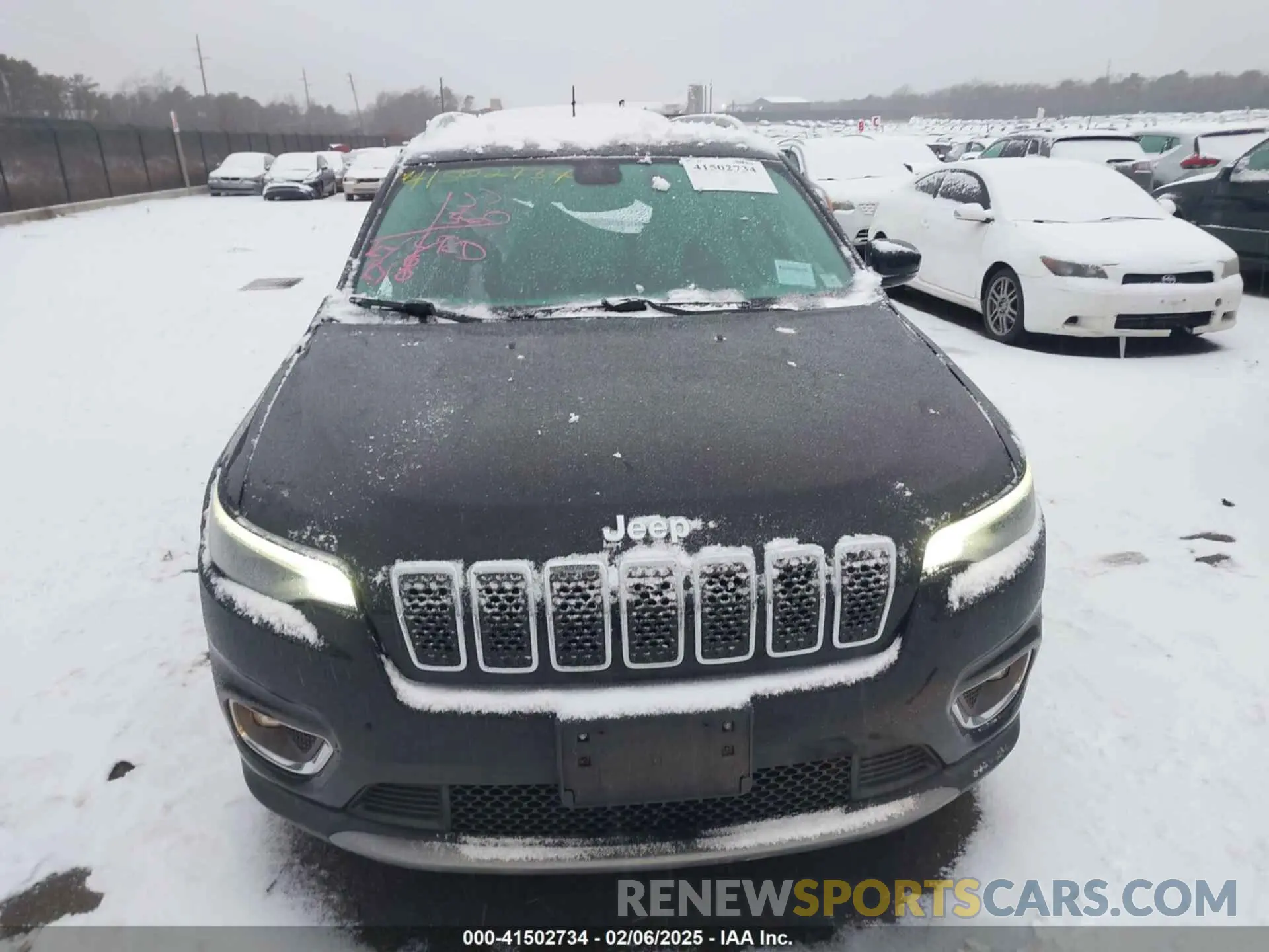 12 Photograph of a damaged car 1C4PJMDX8KD252925 JEEP CHEROKEE 2019