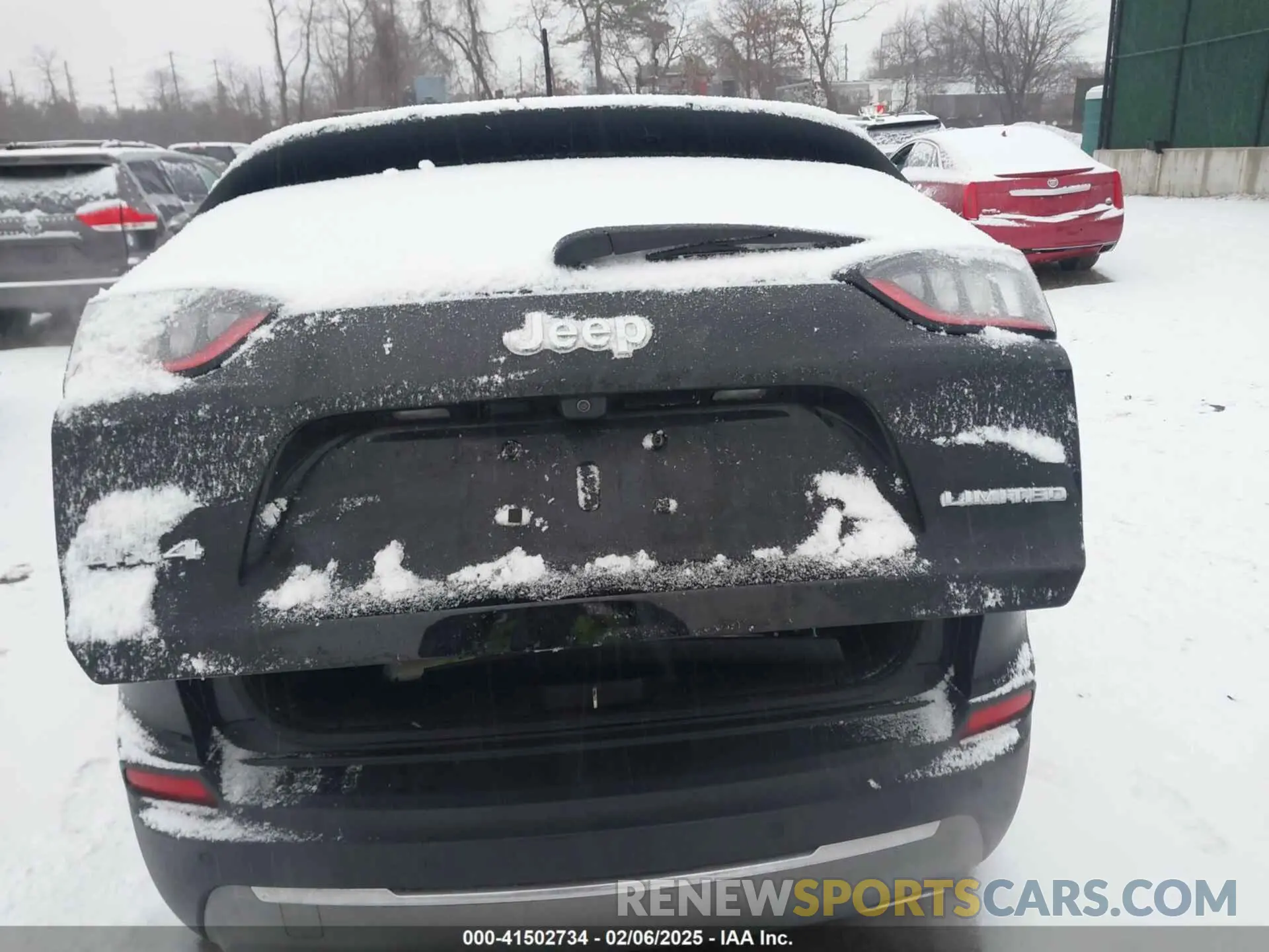 16 Photograph of a damaged car 1C4PJMDX8KD252925 JEEP CHEROKEE 2019
