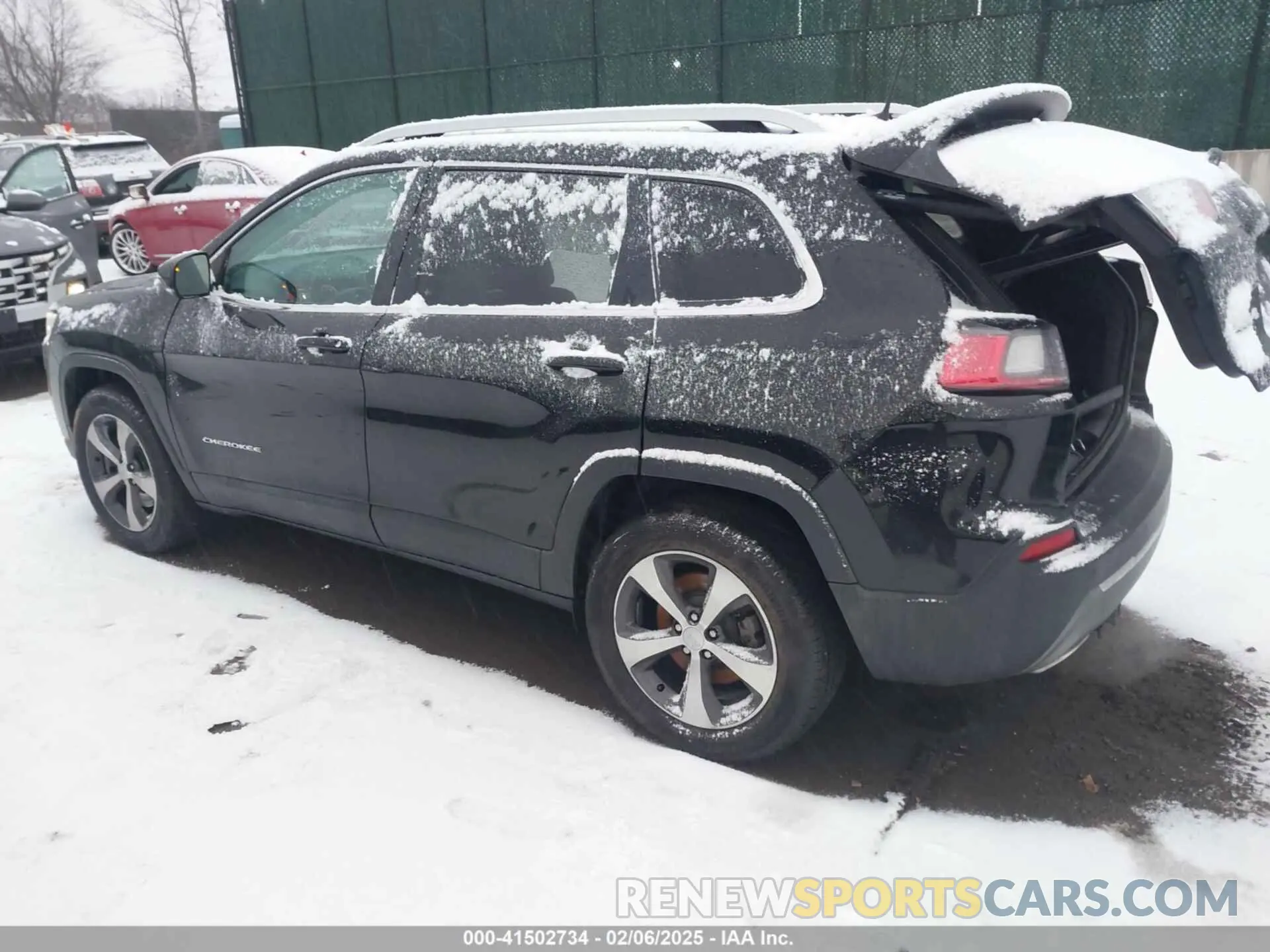 3 Photograph of a damaged car 1C4PJMDX8KD252925 JEEP CHEROKEE 2019