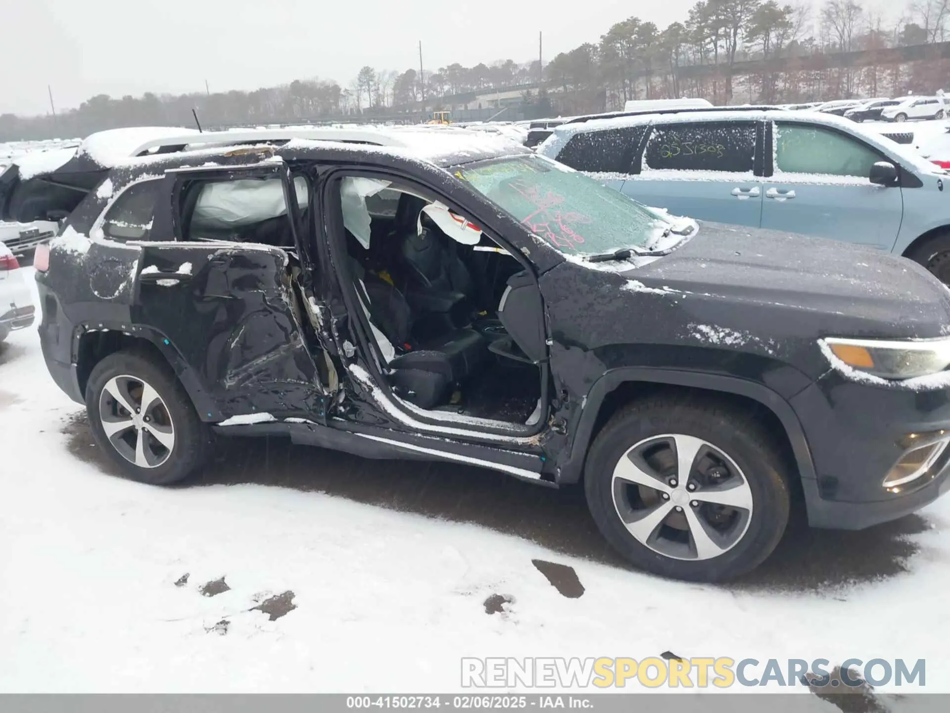 6 Photograph of a damaged car 1C4PJMDX8KD252925 JEEP CHEROKEE 2019