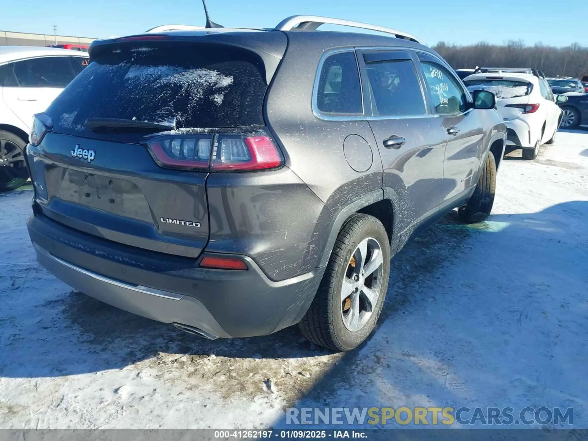 4 Photograph of a damaged car 1C4PJMDX8KD267649 JEEP CHEROKEE 2019