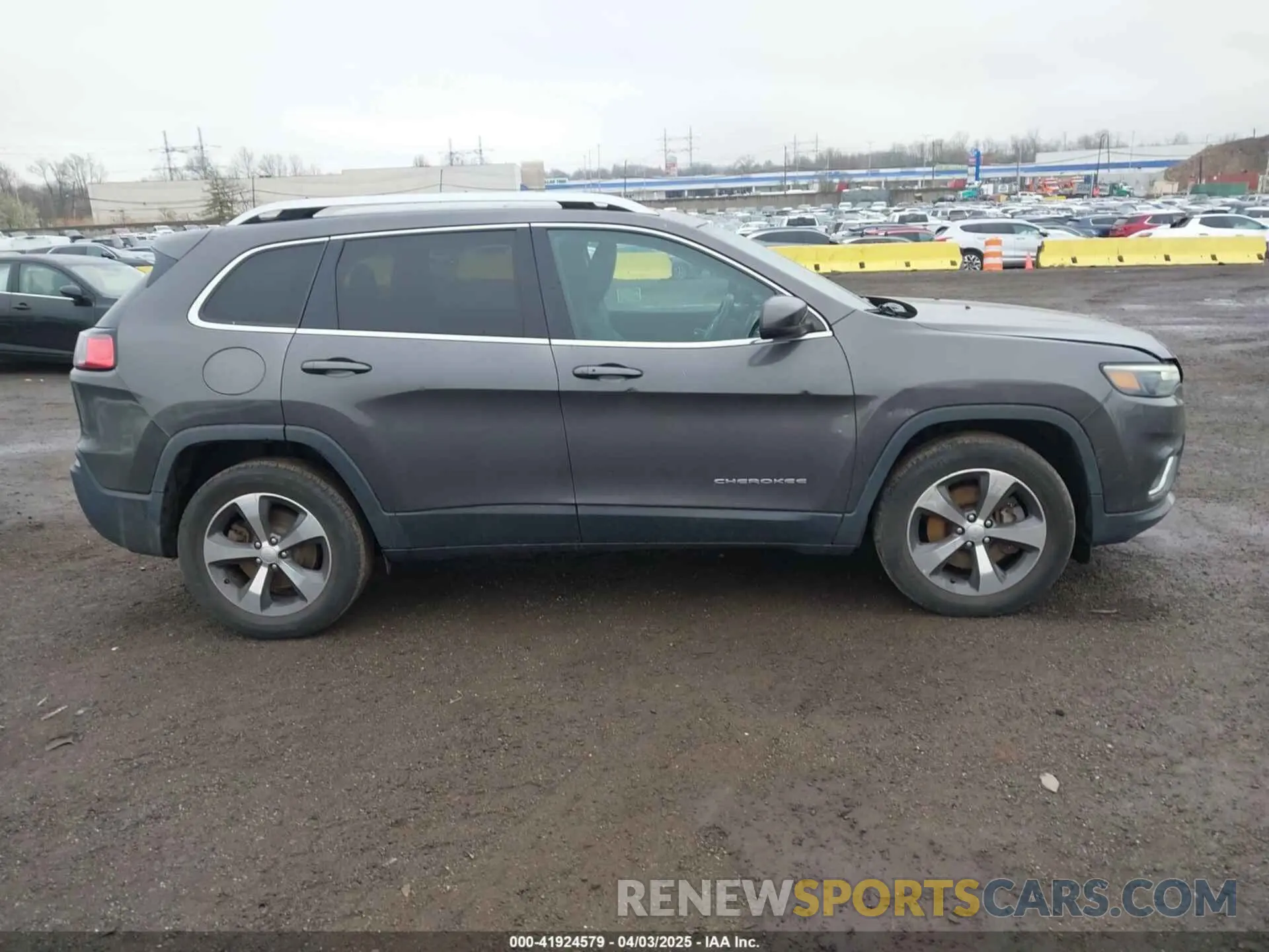 13 Photograph of a damaged car 1C4PJMDX8KD276481 JEEP CHEROKEE 2019