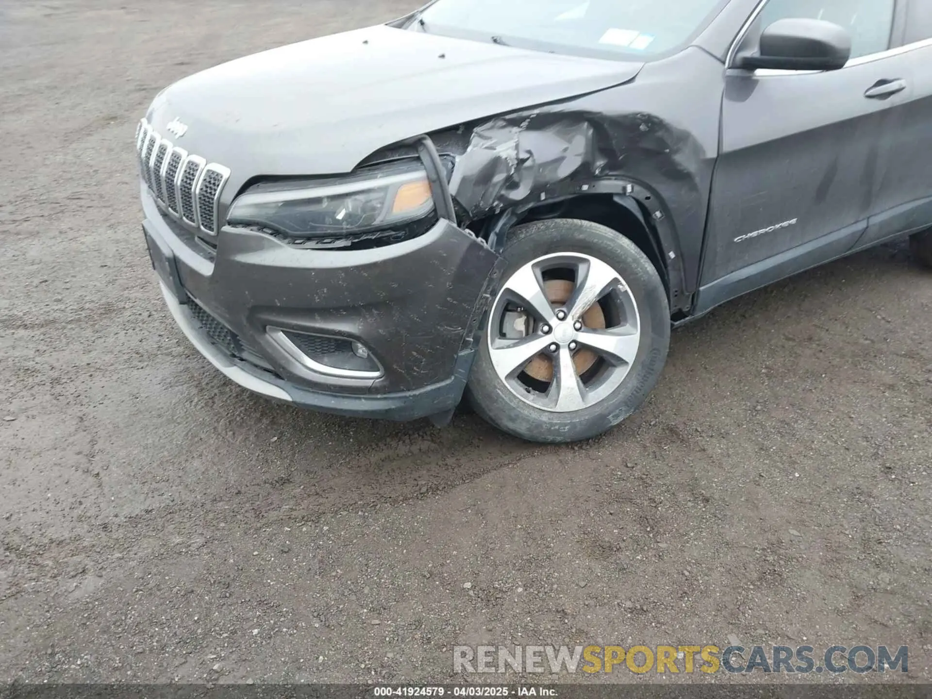17 Photograph of a damaged car 1C4PJMDX8KD276481 JEEP CHEROKEE 2019