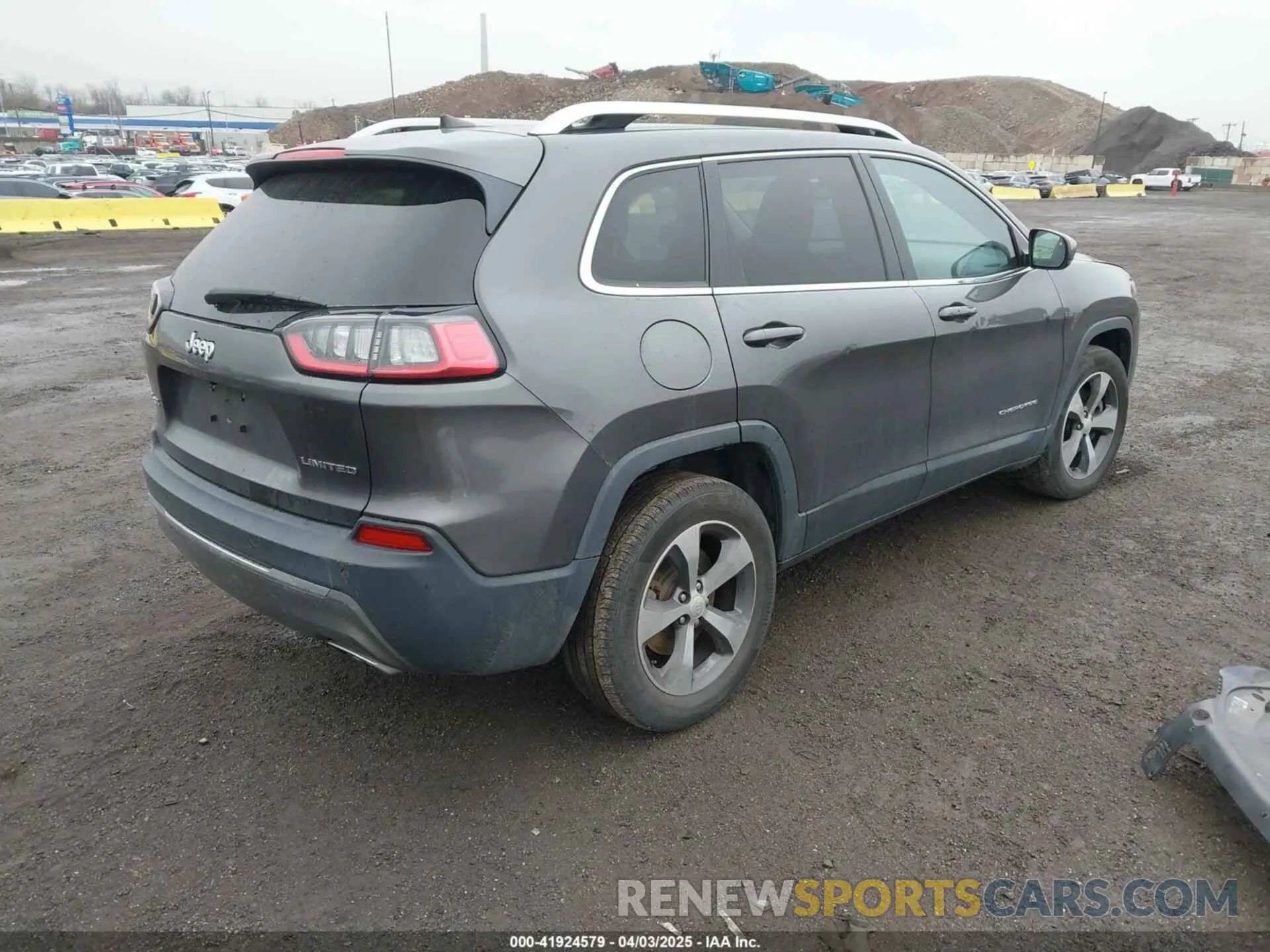 4 Photograph of a damaged car 1C4PJMDX8KD276481 JEEP CHEROKEE 2019