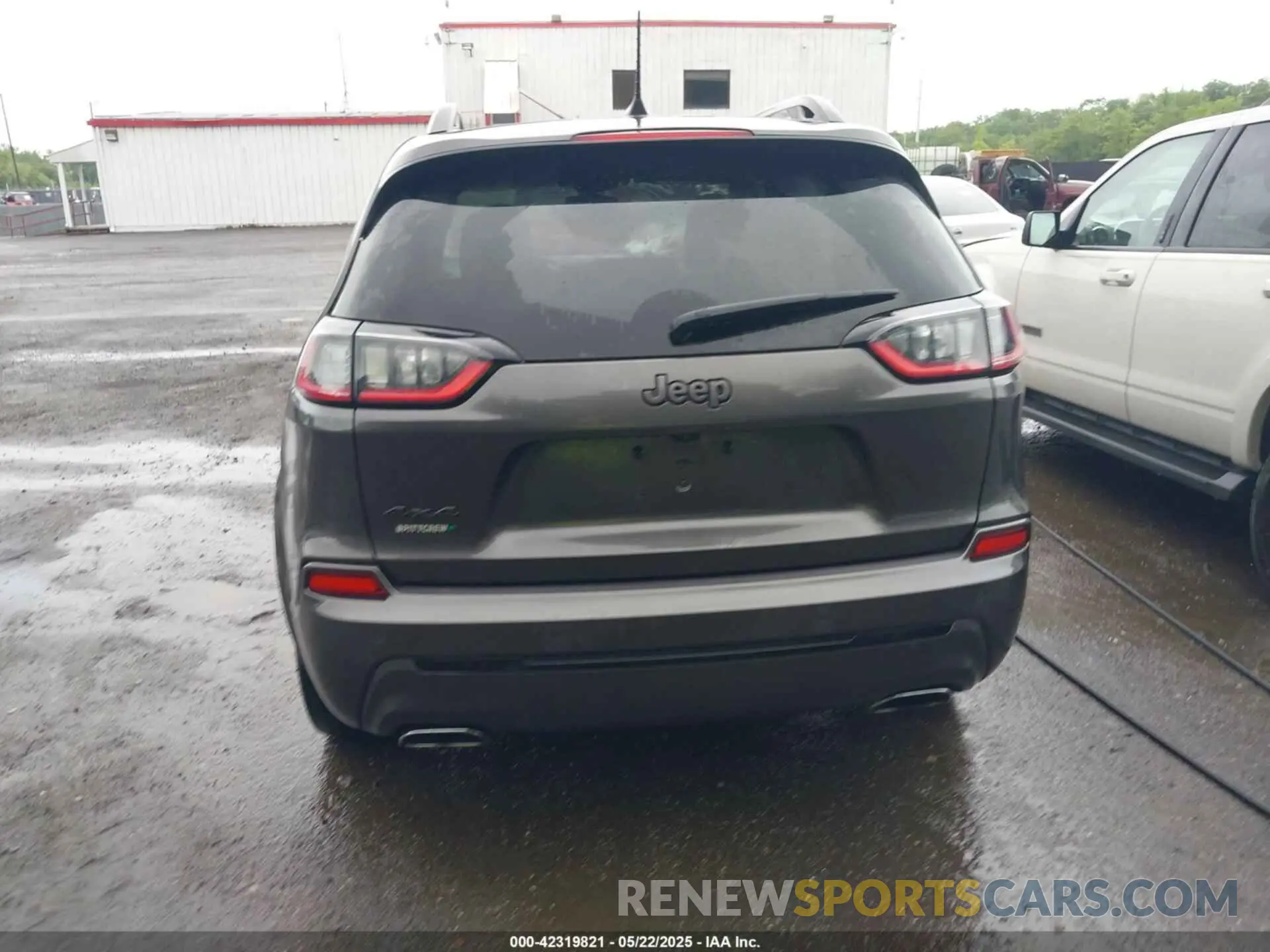 16 Photograph of a damaged car 1C4PJMDX8KD333942 JEEP CHEROKEE 2019