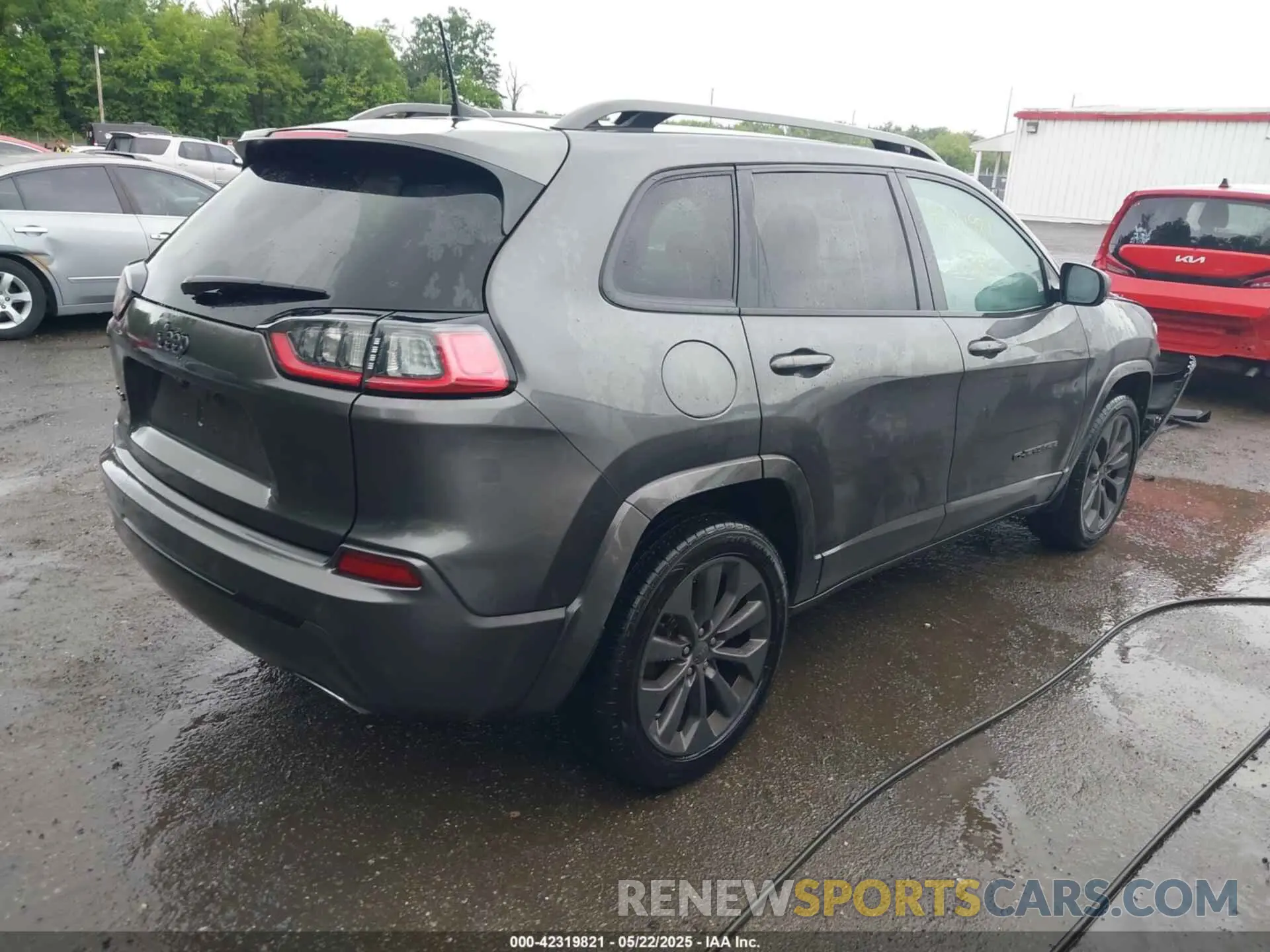 4 Photograph of a damaged car 1C4PJMDX8KD333942 JEEP CHEROKEE 2019