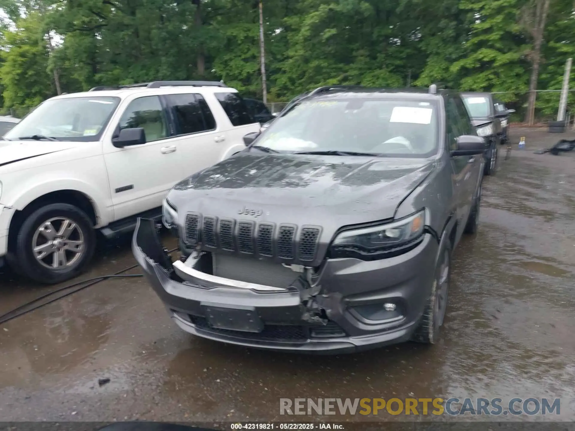6 Photograph of a damaged car 1C4PJMDX8KD333942 JEEP CHEROKEE 2019