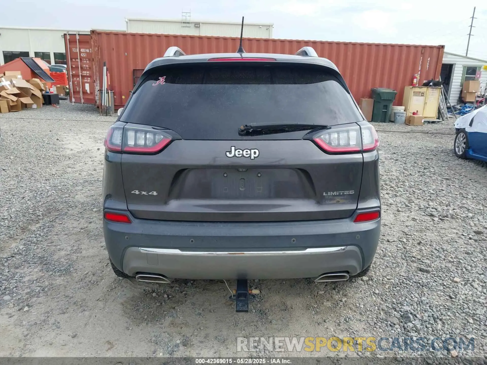 17 Photograph of a damaged car 1C4PJMDX8KD412320 JEEP CHEROKEE 2019