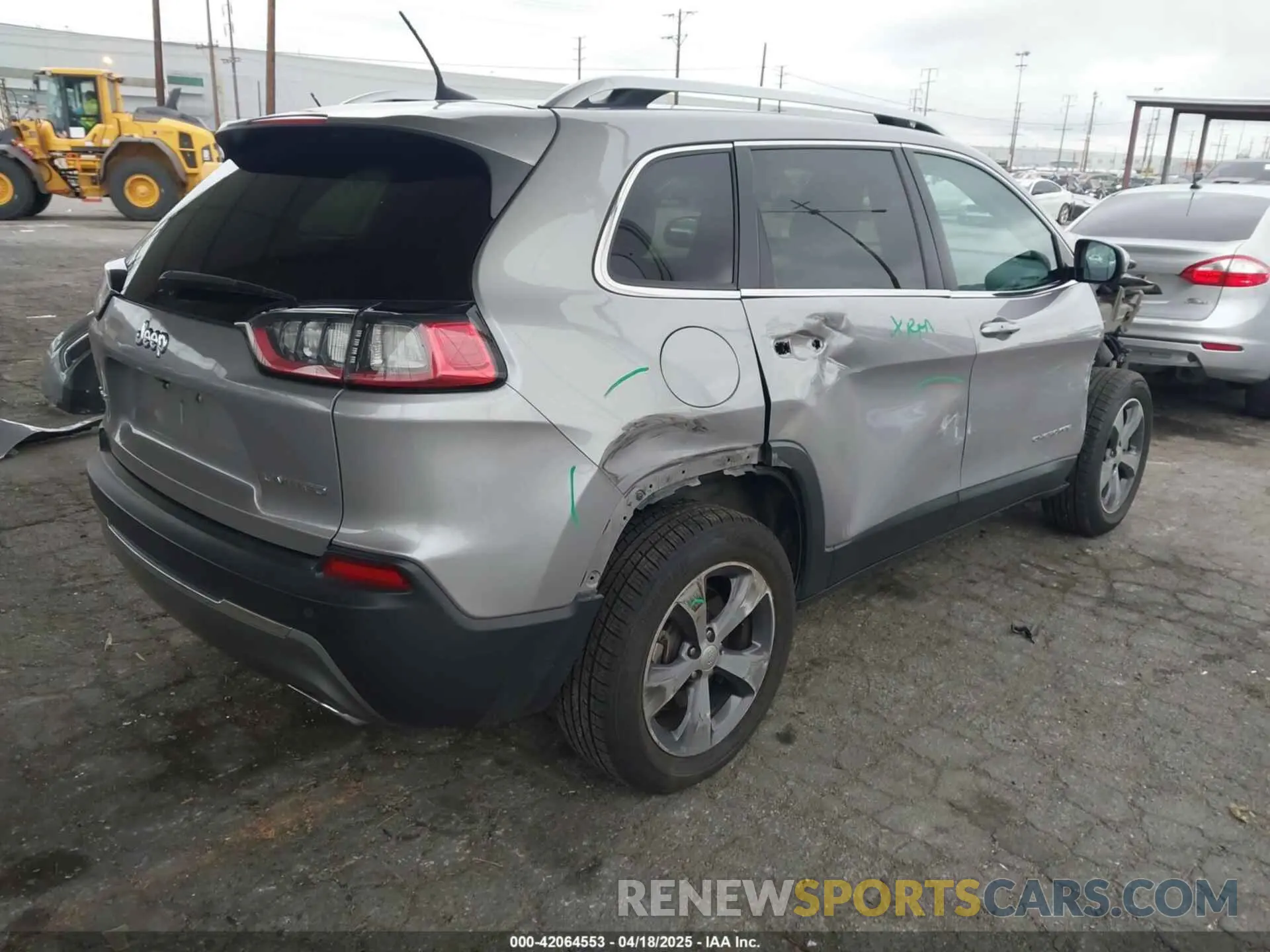 4 Photograph of a damaged car 1C4PJMDX8KD440702 JEEP CHEROKEE 2019