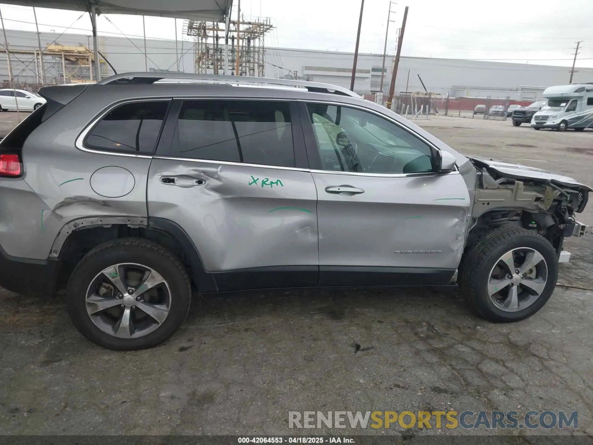 6 Photograph of a damaged car 1C4PJMDX8KD440702 JEEP CHEROKEE 2019